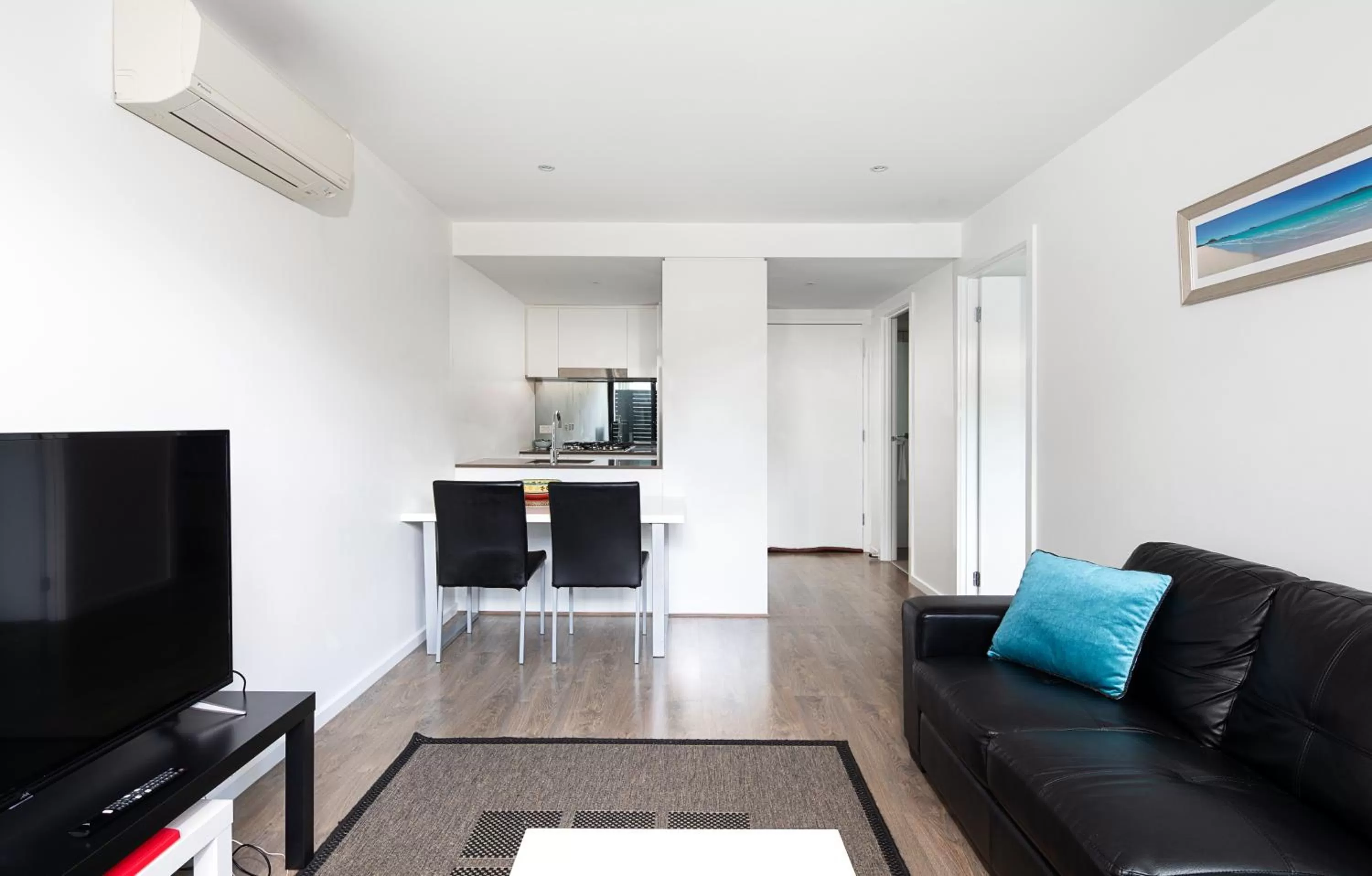 Kitchen or kitchenette in RNR Serviced Apartments North Melbourne