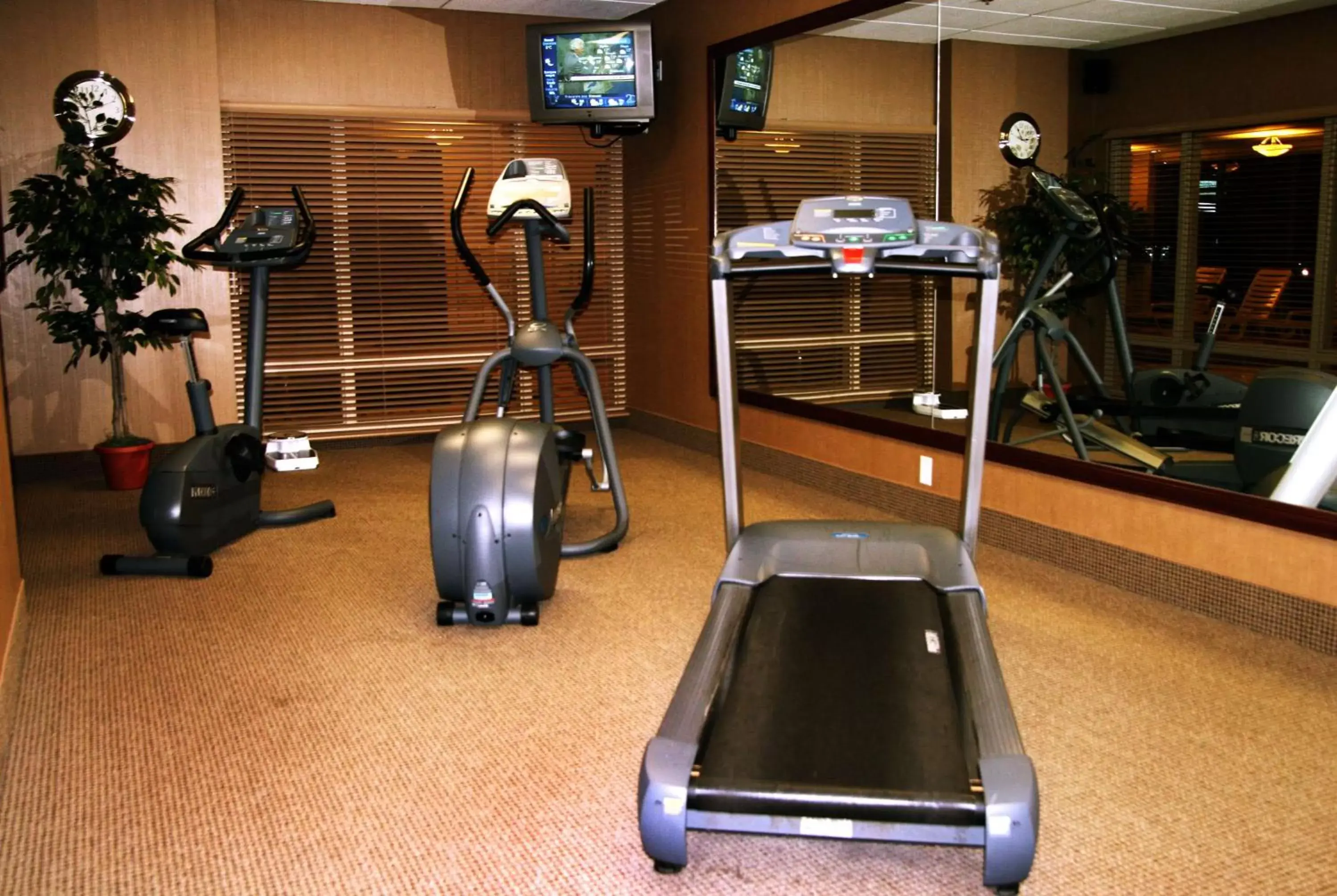 Fitness centre/facilities, Fitness Center/Facilities in Hampton Inn & Suites Laval