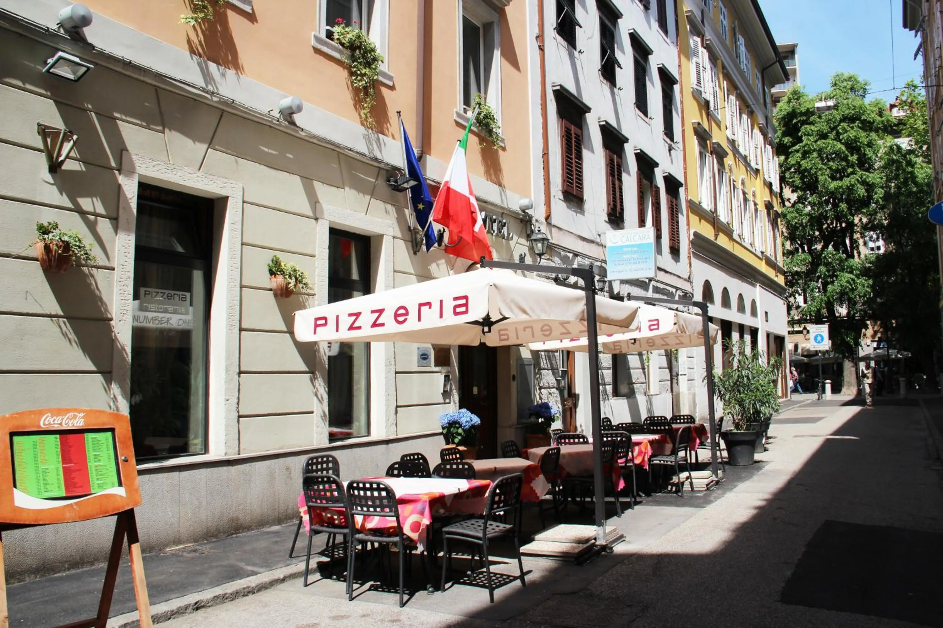 Restaurant/places to eat in Albergo Al Viale