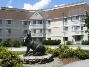 Queen Room with Tub - Disability Access/Non Smoking in Black Bear Inn Queen Room with Tub - Disability Access/Non Smoking in Black Bear Inn