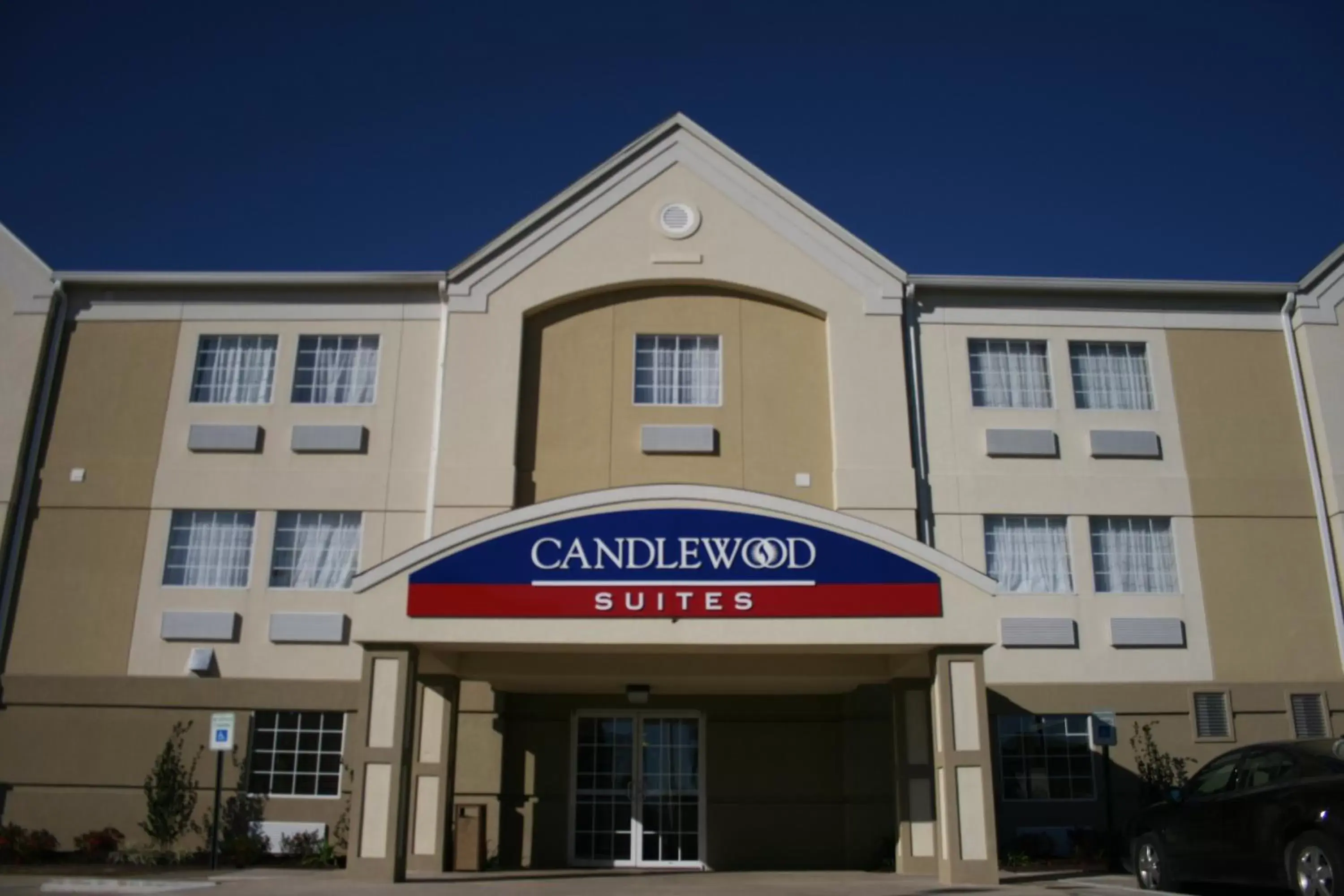 Property Building in Candlewood Suites Lake Charles-Sulphur, an IHG Hotel