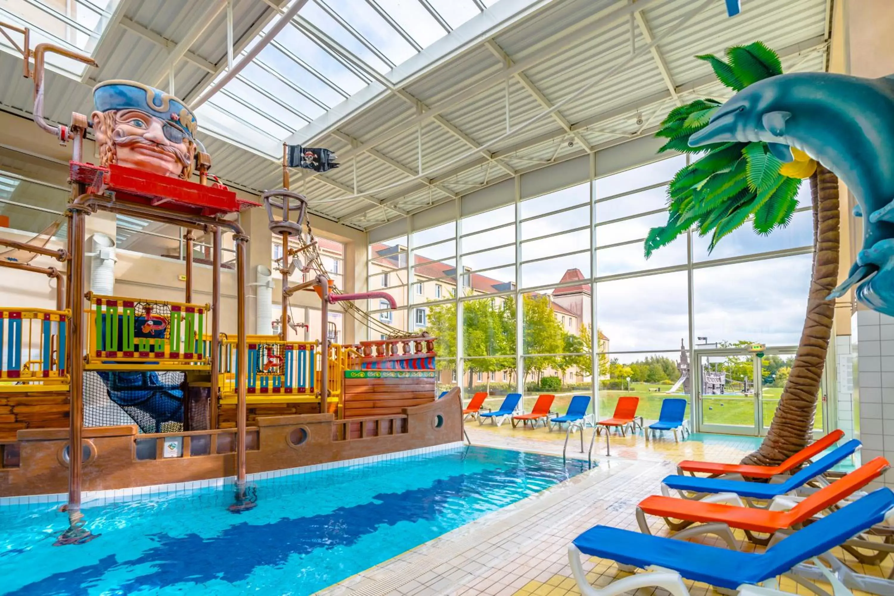 Aqua park, Swimming Pool in Explorers Hotel Marne-la-Vallée