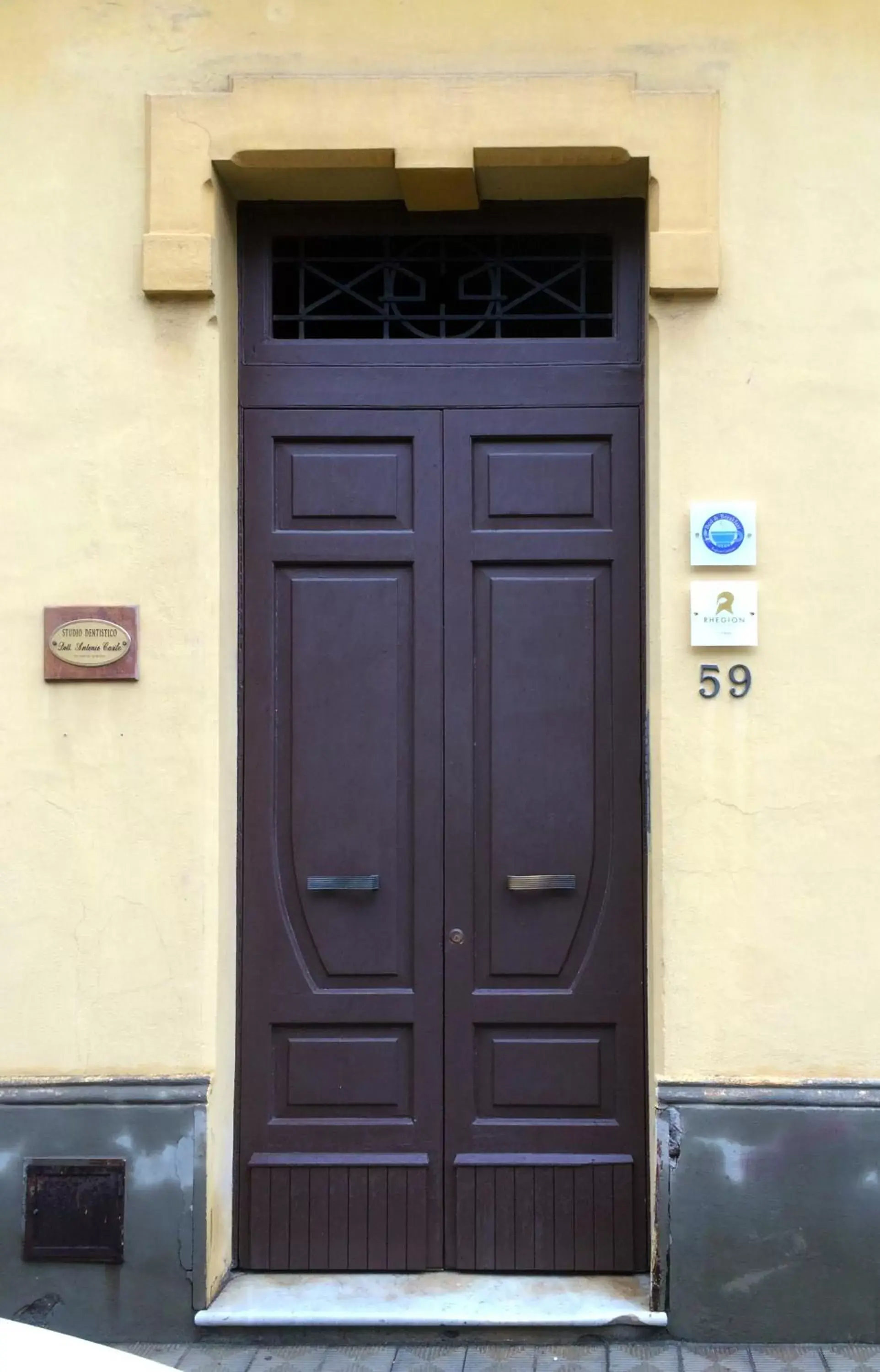 Facade/Entrance in Rhegion B&B