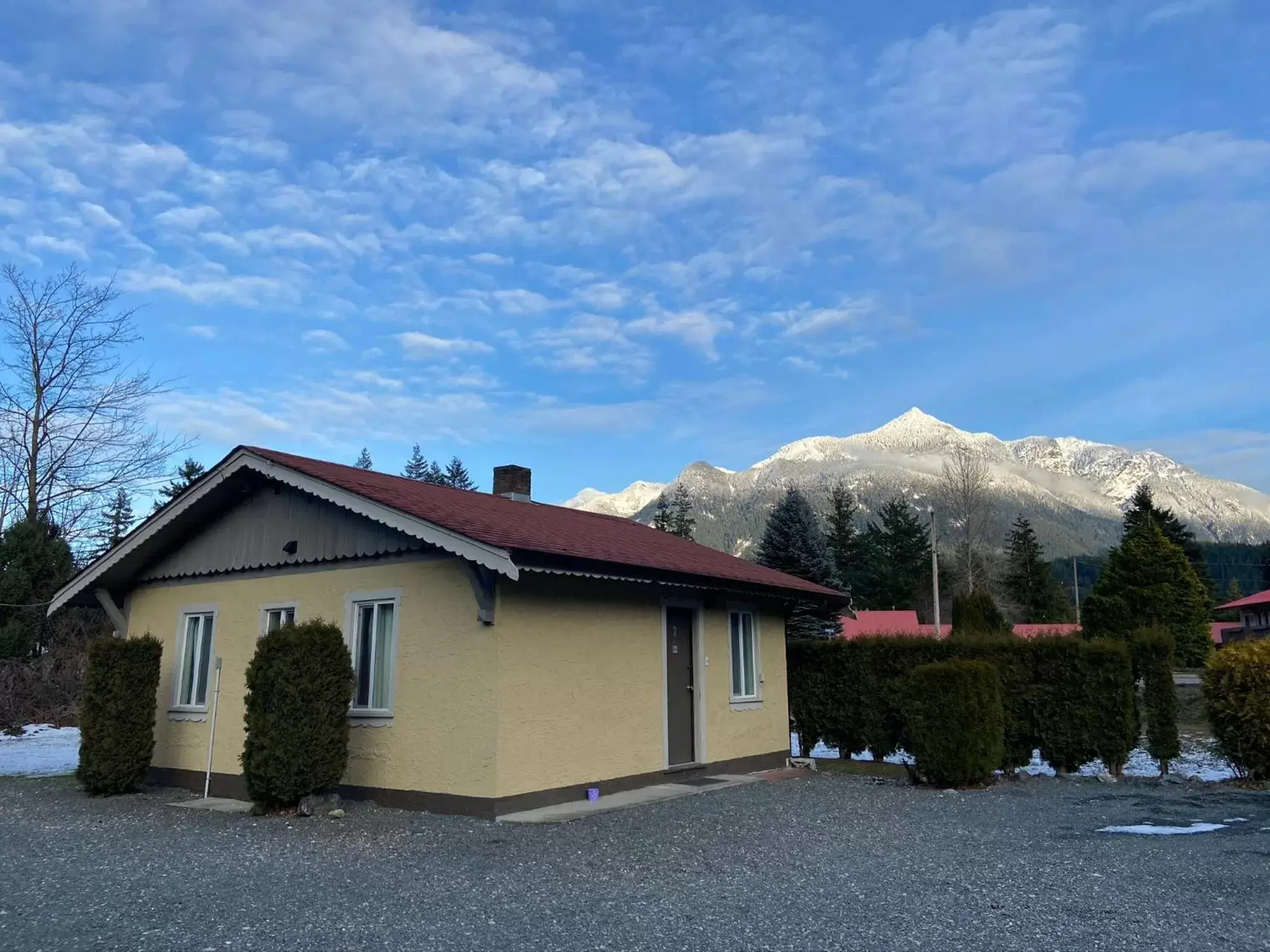 Property Building in Swiss Chalets Motel