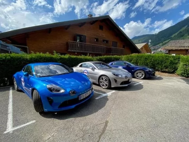 group of guests in Hôtel Macchi Restaurant & Spa