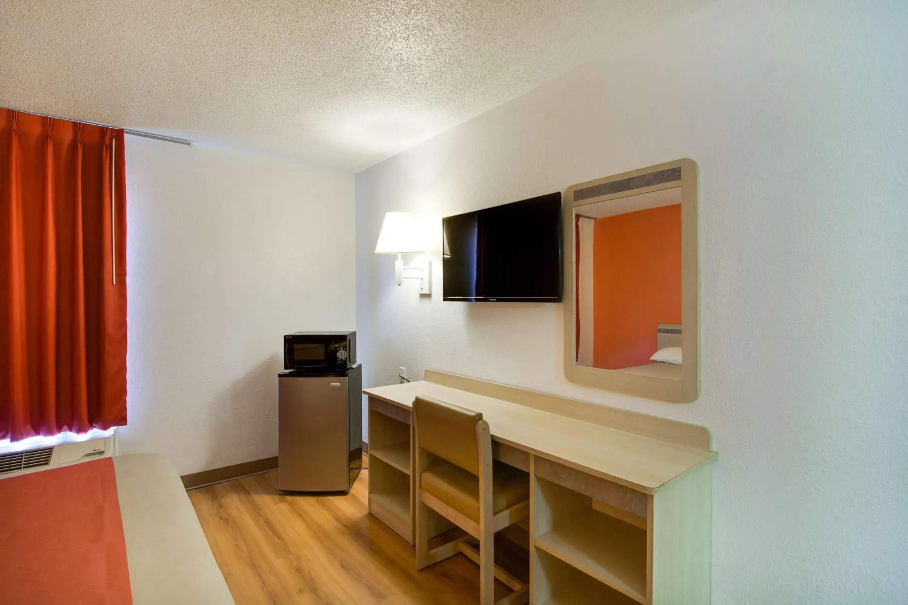 Photo of the whole room, Seating Area in Motel 6-Waukegan, IL