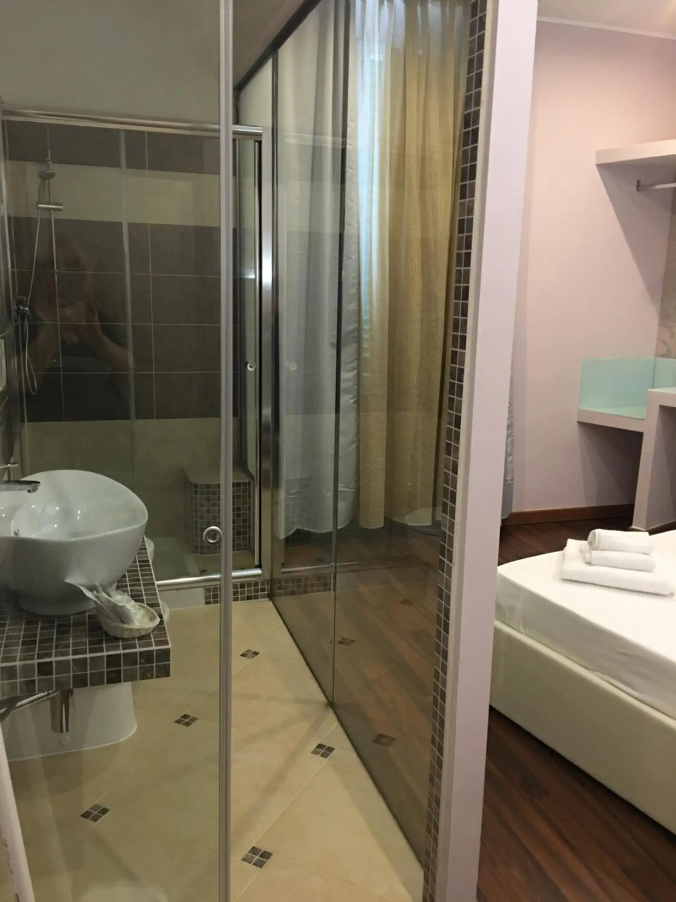 Shower, Bathroom in Antico Hotel Moderno