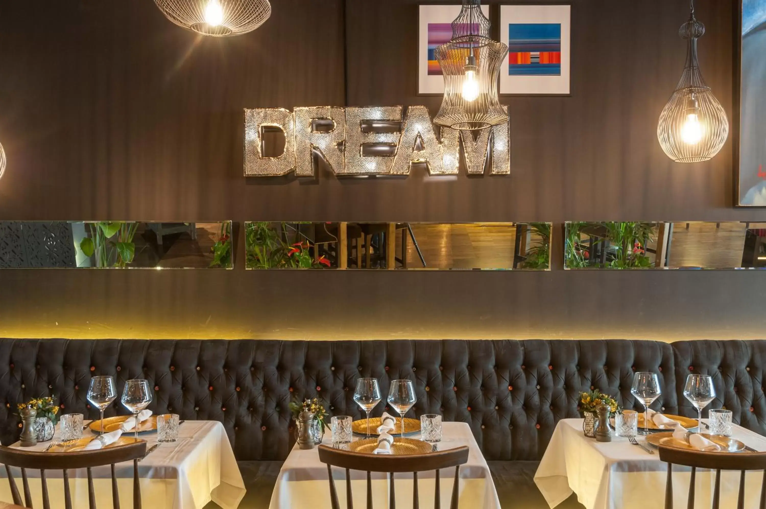 Restaurant/Places to Eat in 138 Liberdade Hotel
