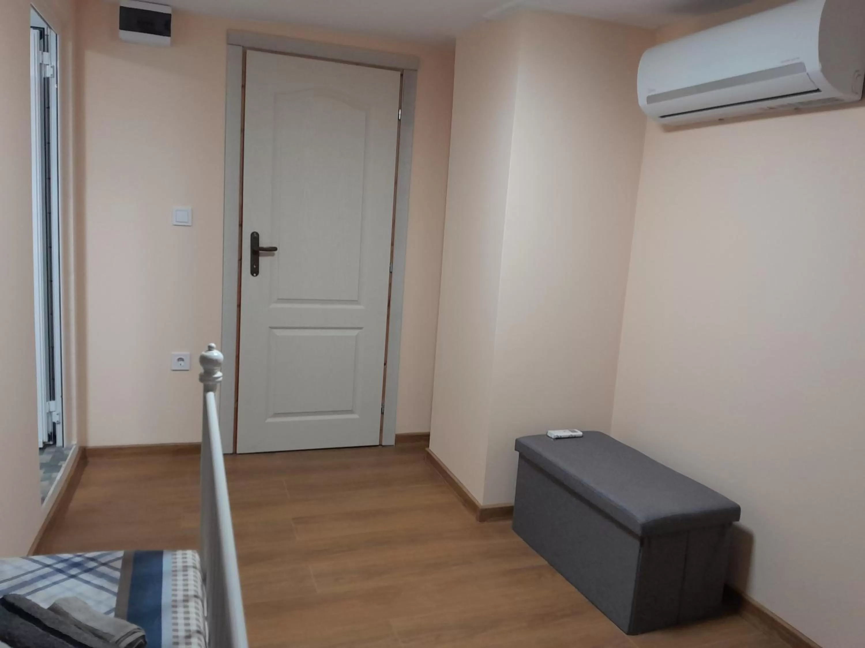 Bed, TV/Entertainment Center in HANCHO SevenUps - KAPANA Plovdiv Center