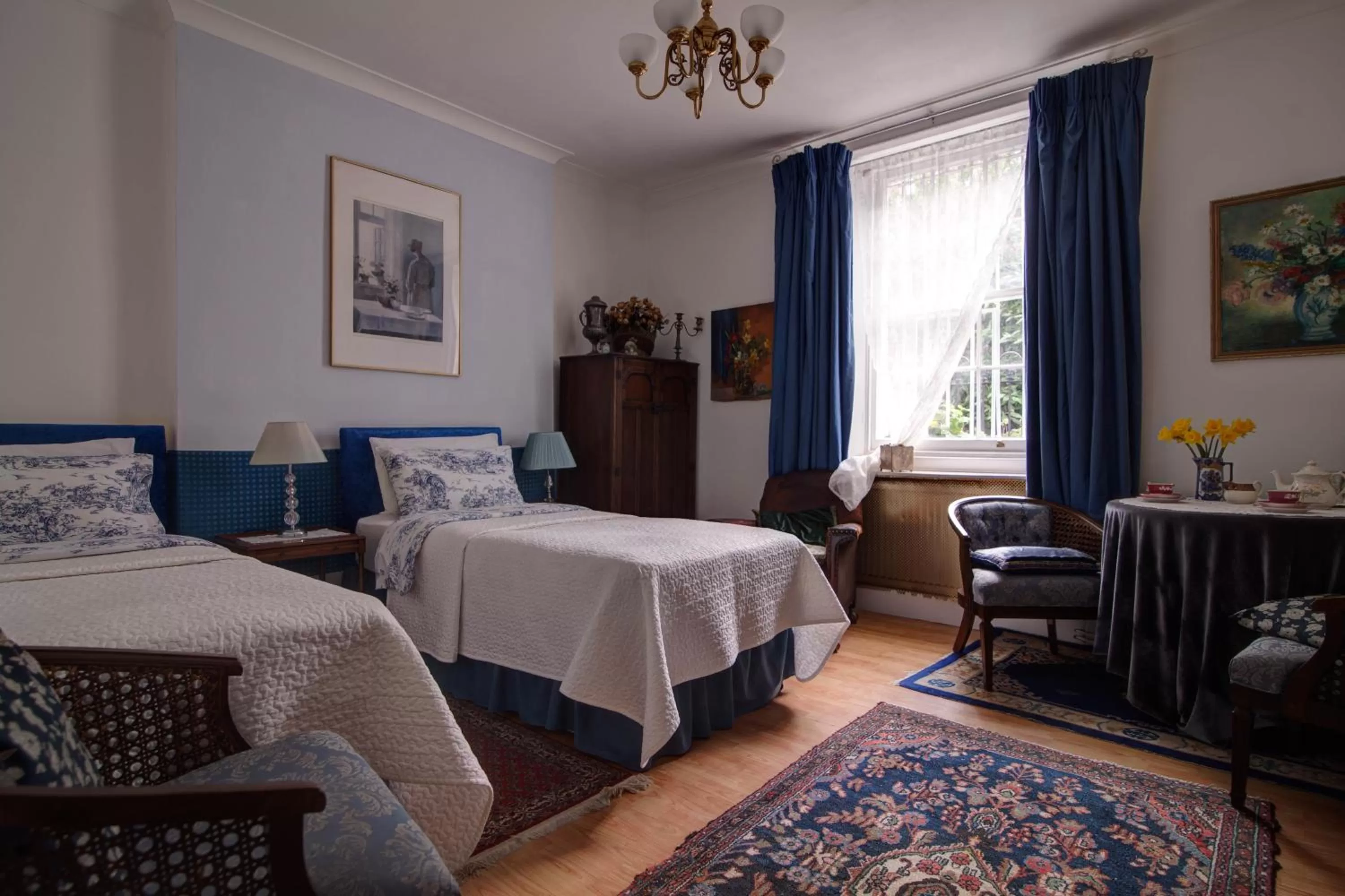 Photo of the whole room, Bed in Dawson Place, Juliette's Bed and Breakfast
