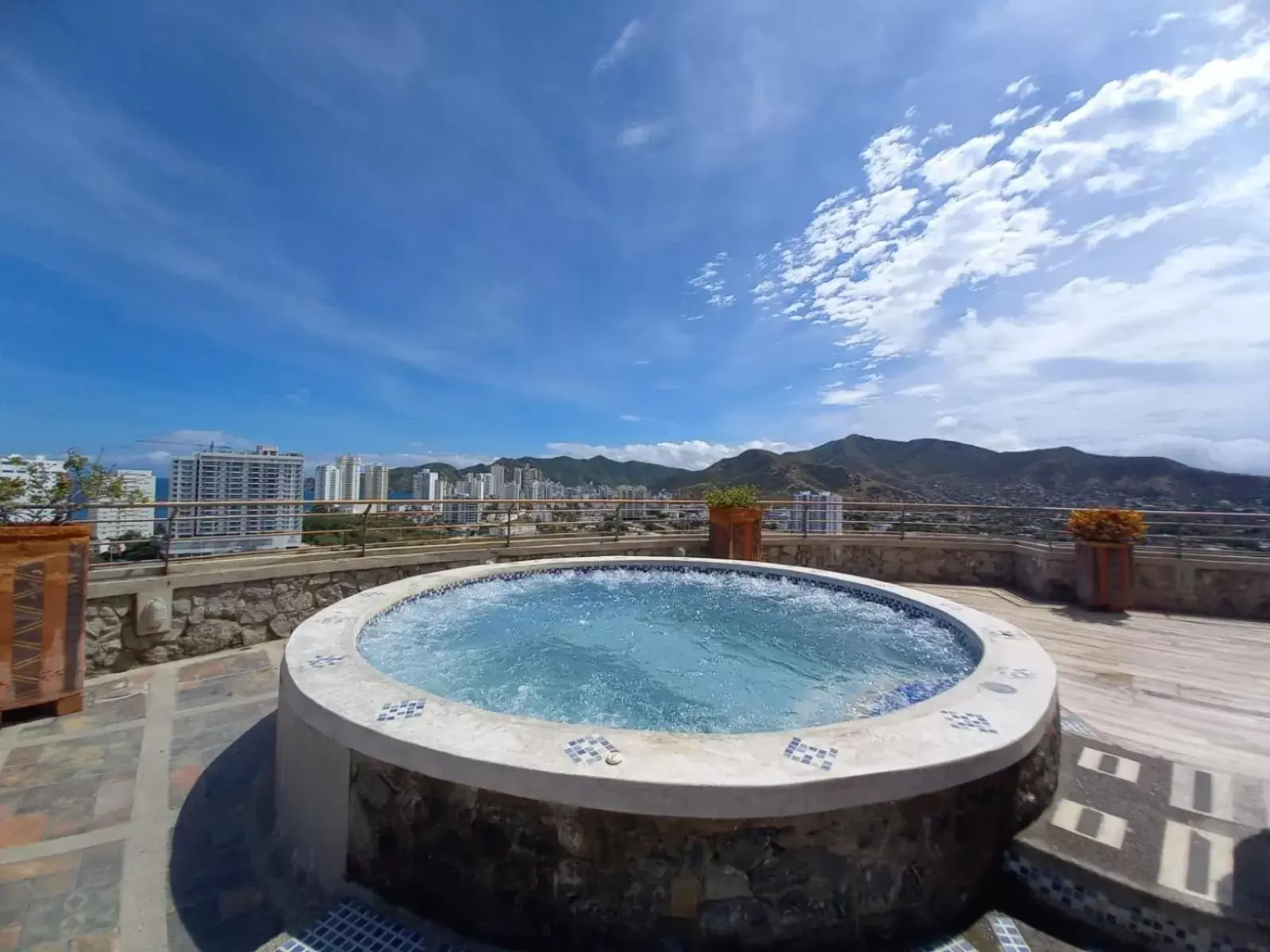 Hot Tub, Swimming Pool in Terrazas Tayrona Travelers Apartamentos y Suites