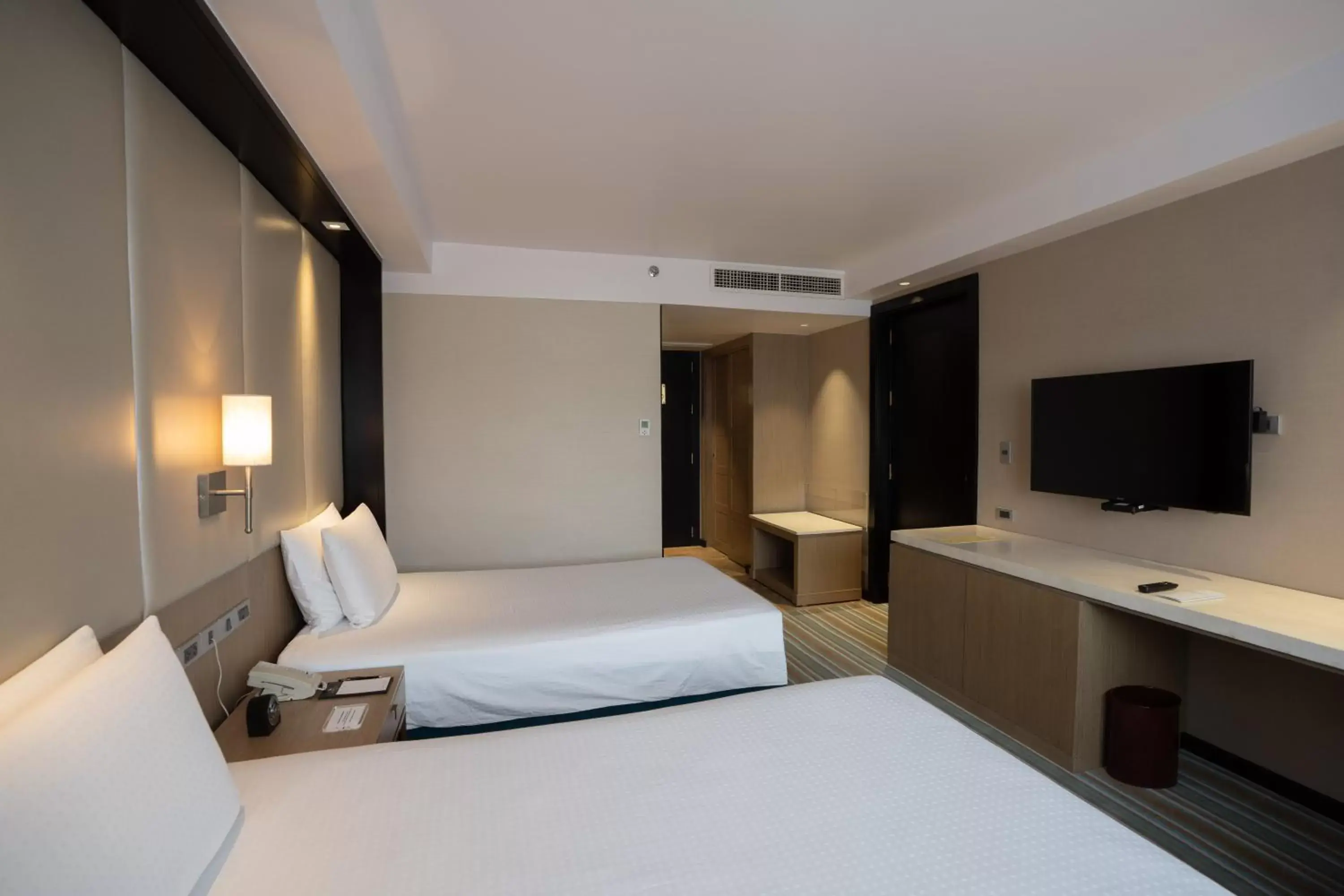 TV and multimedia, Bed in Marco Polo Plaza Cebu