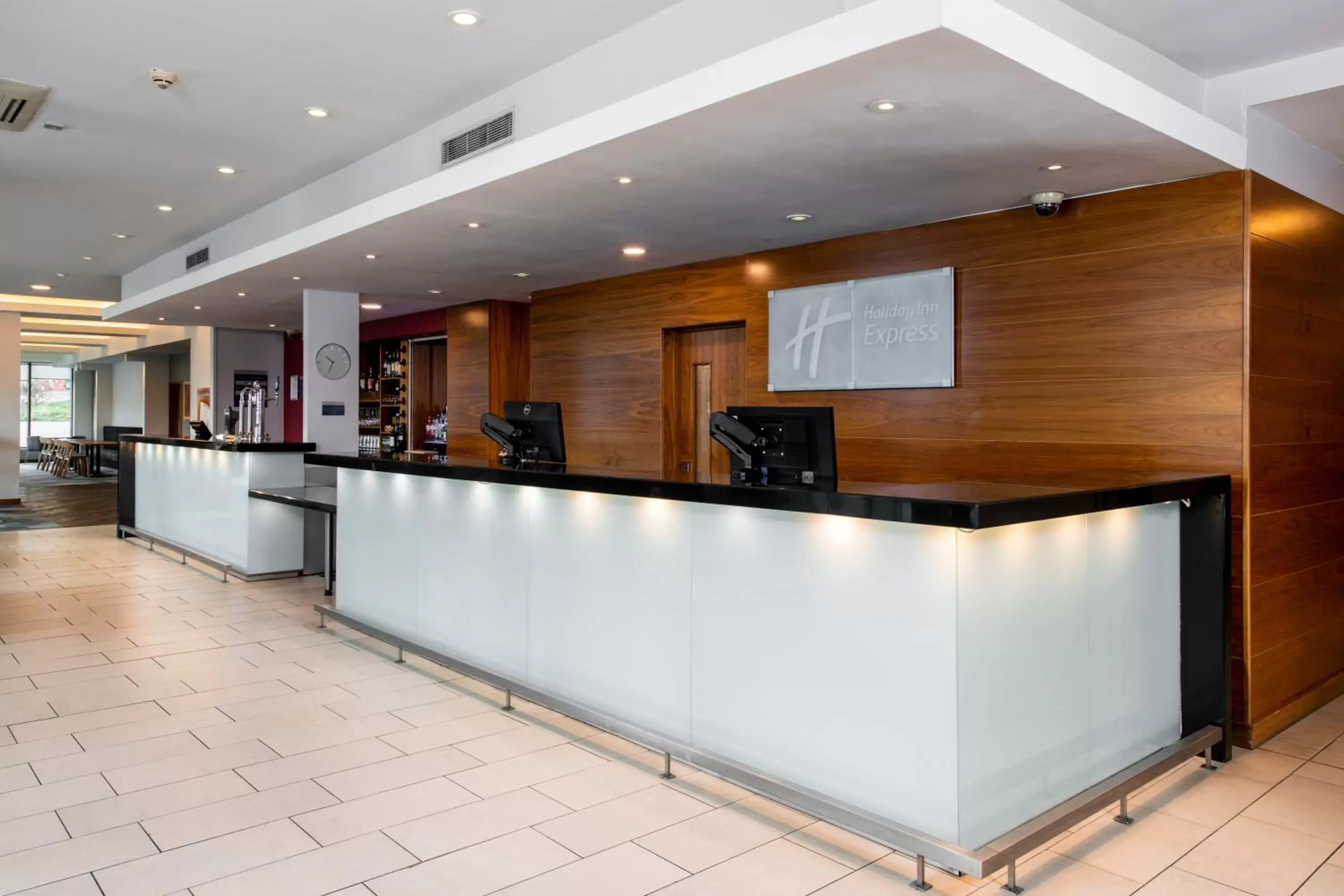 Lobby or reception, Lobby/Reception in Holiday Inn Express Hamilton, an IHG Hotel