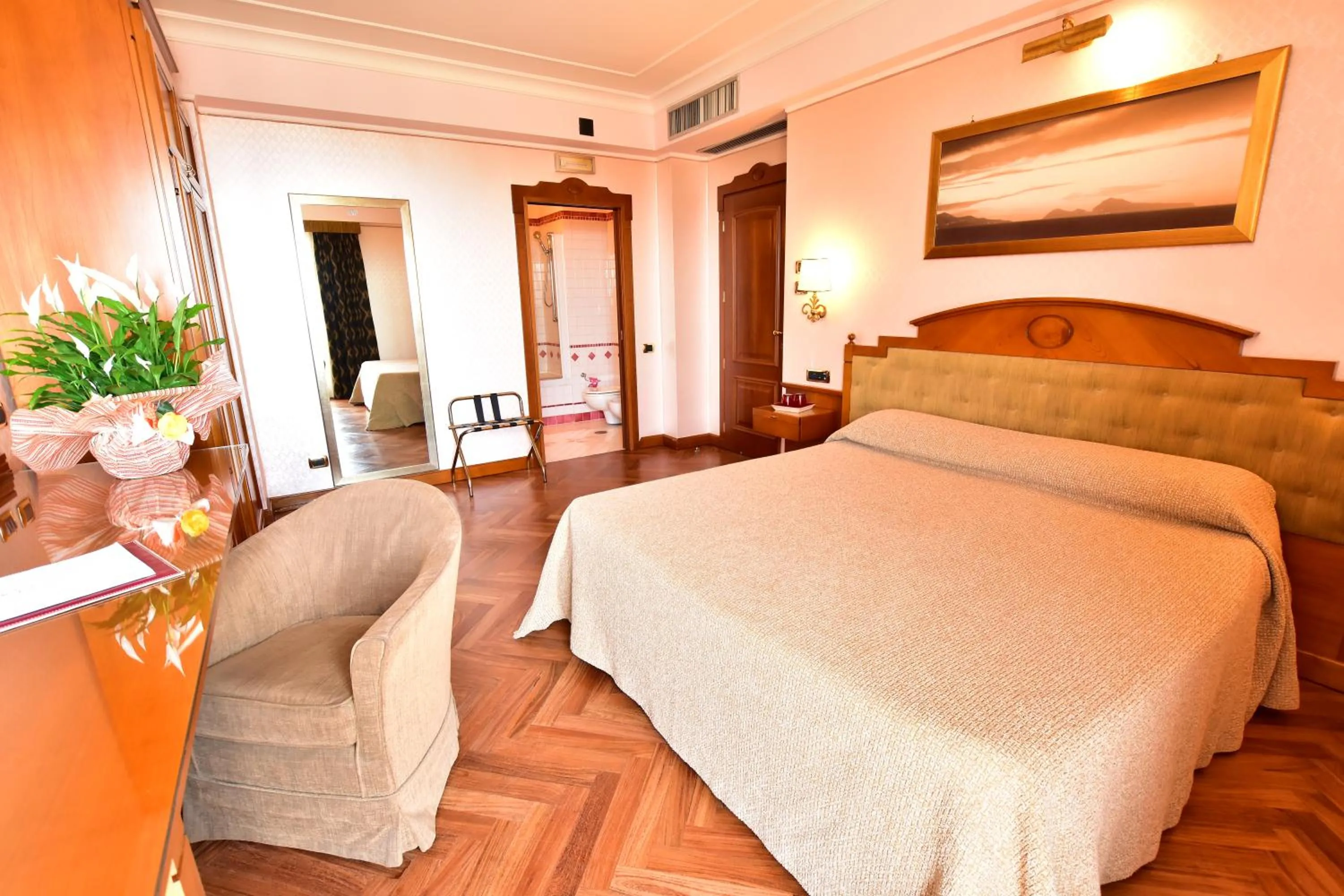 Photo of the whole room, Bed in Palazzo Rosenthal Vesuview Hotel & Resort