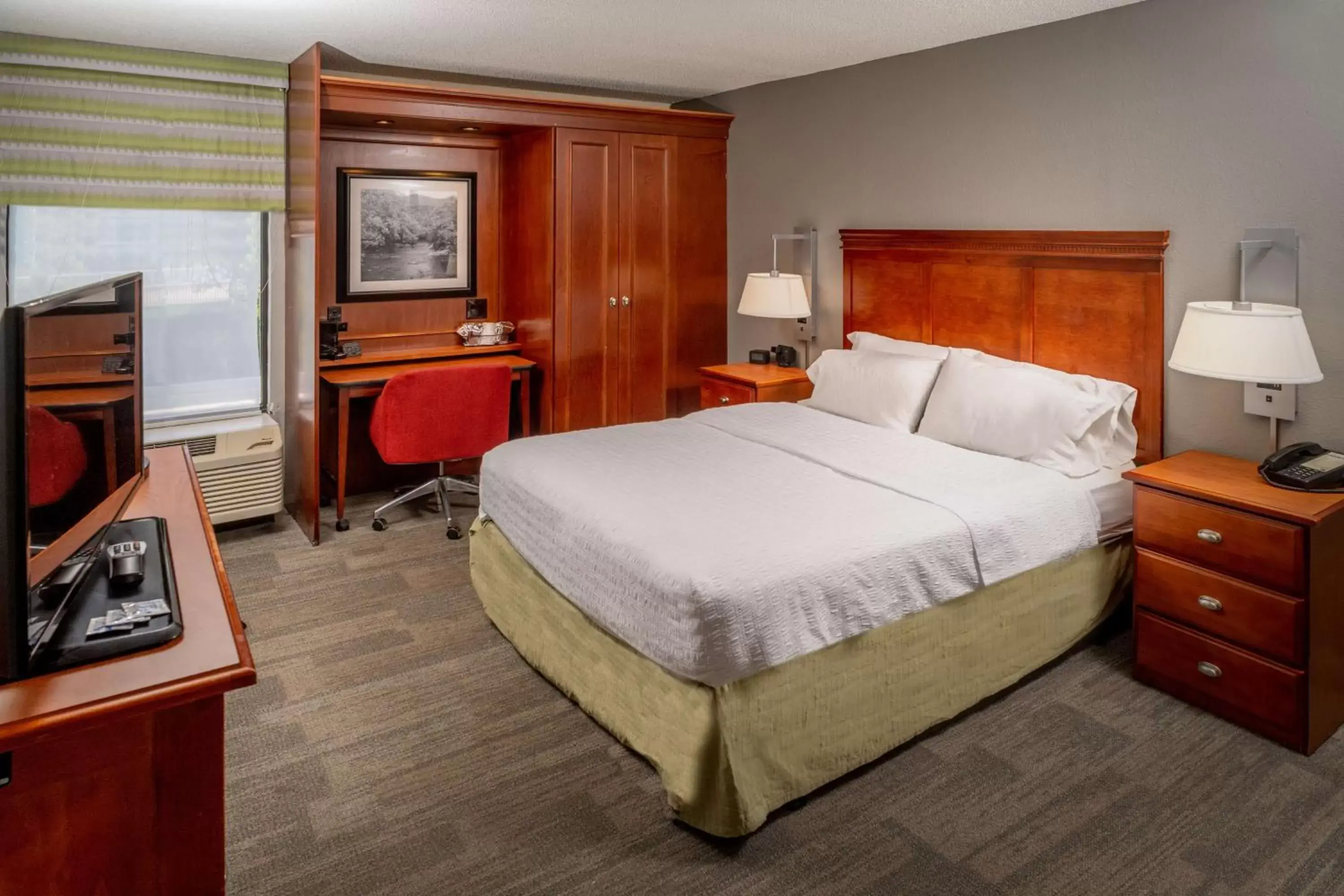 Bedroom, Bed in Hampton Inn Charleston Downtown Bedroom, Bed in Hampton Inn Charleston Downtown