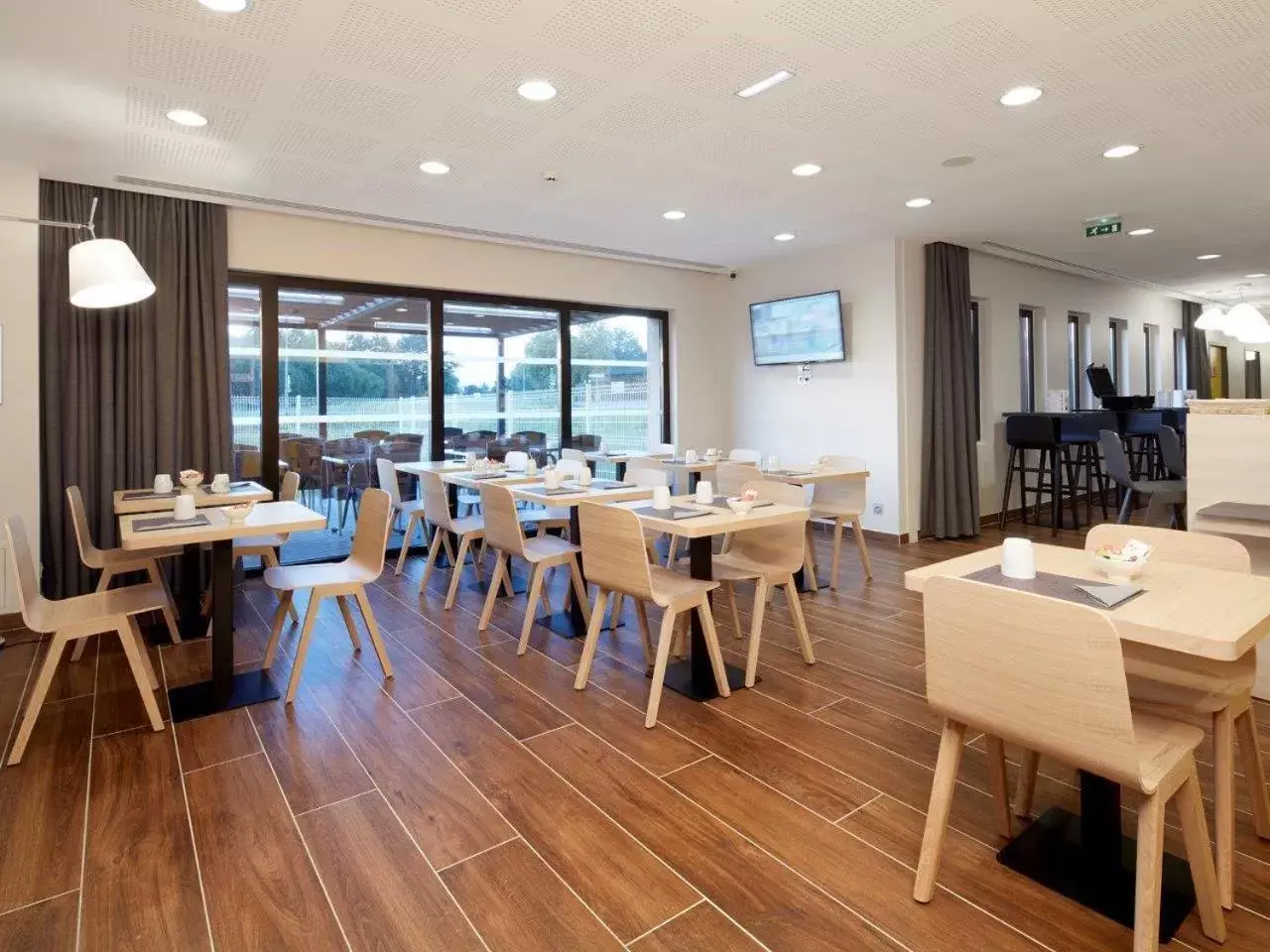 Dining area, Restaurant/Places to Eat in Kyriad Prestige Pau – Palais des Sports