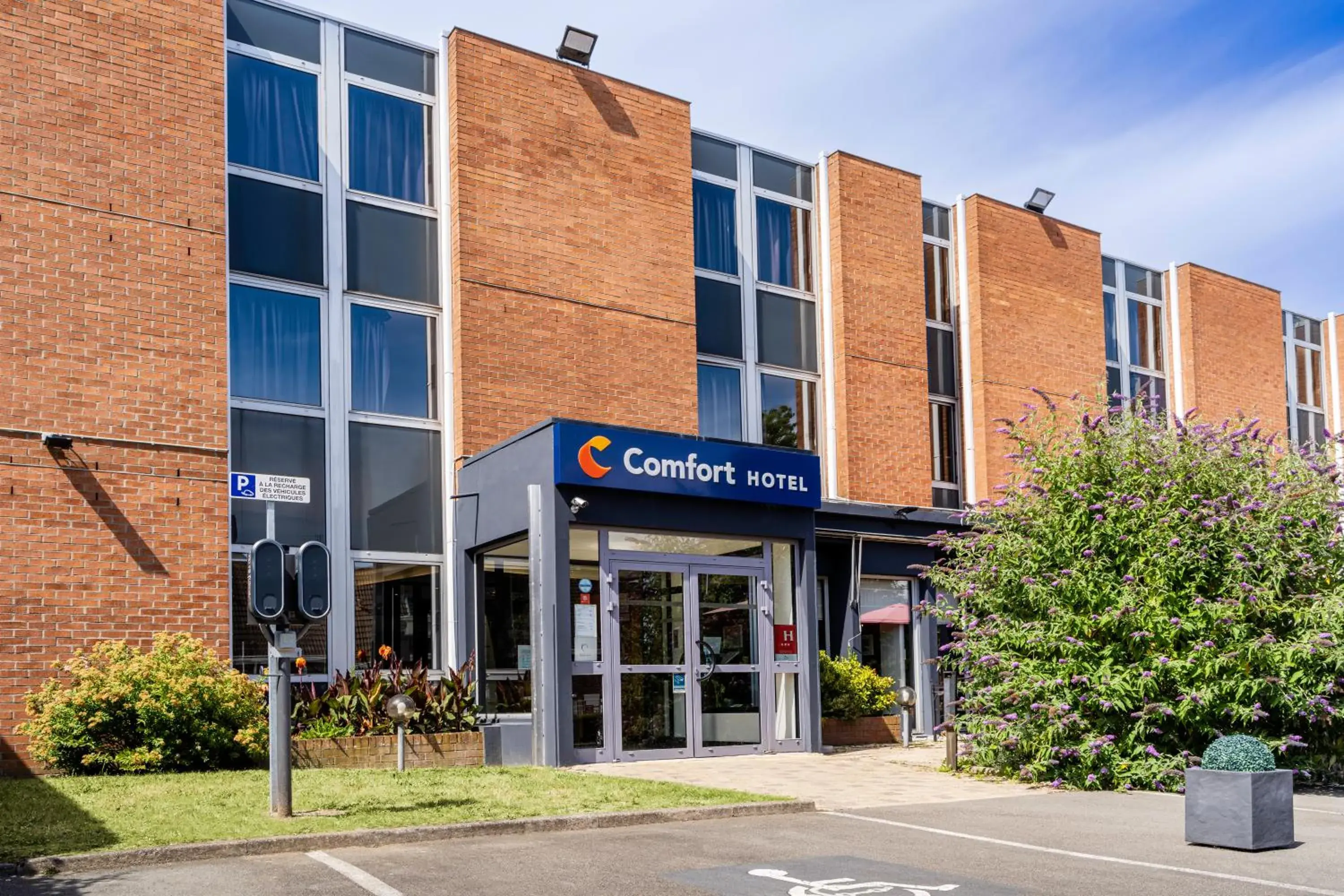 Facade/entrance, Property Building in Comfort Hotel Lille L'Union