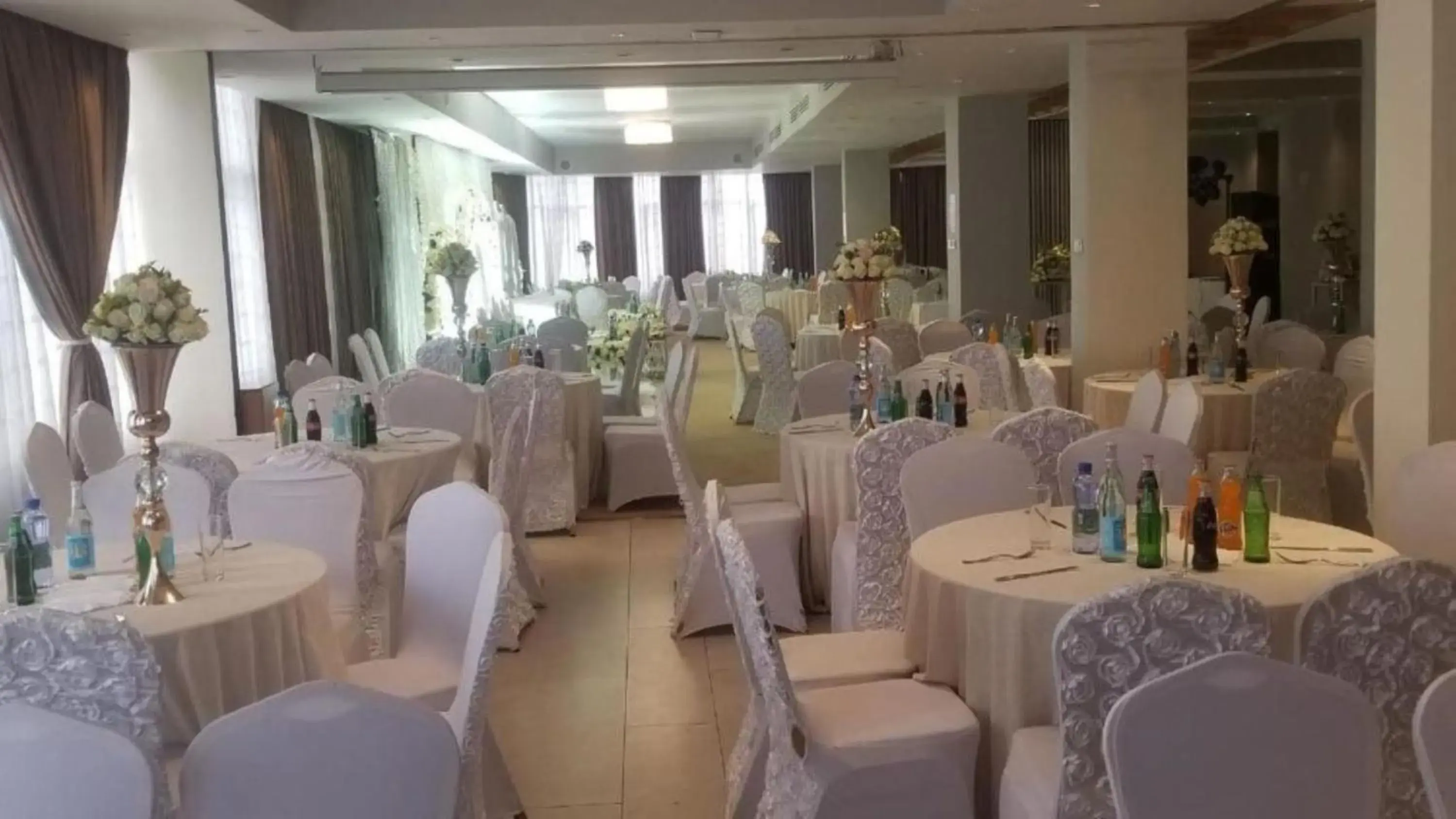 Restaurant/places to eat, Banquet Facilities in Mado Hotel