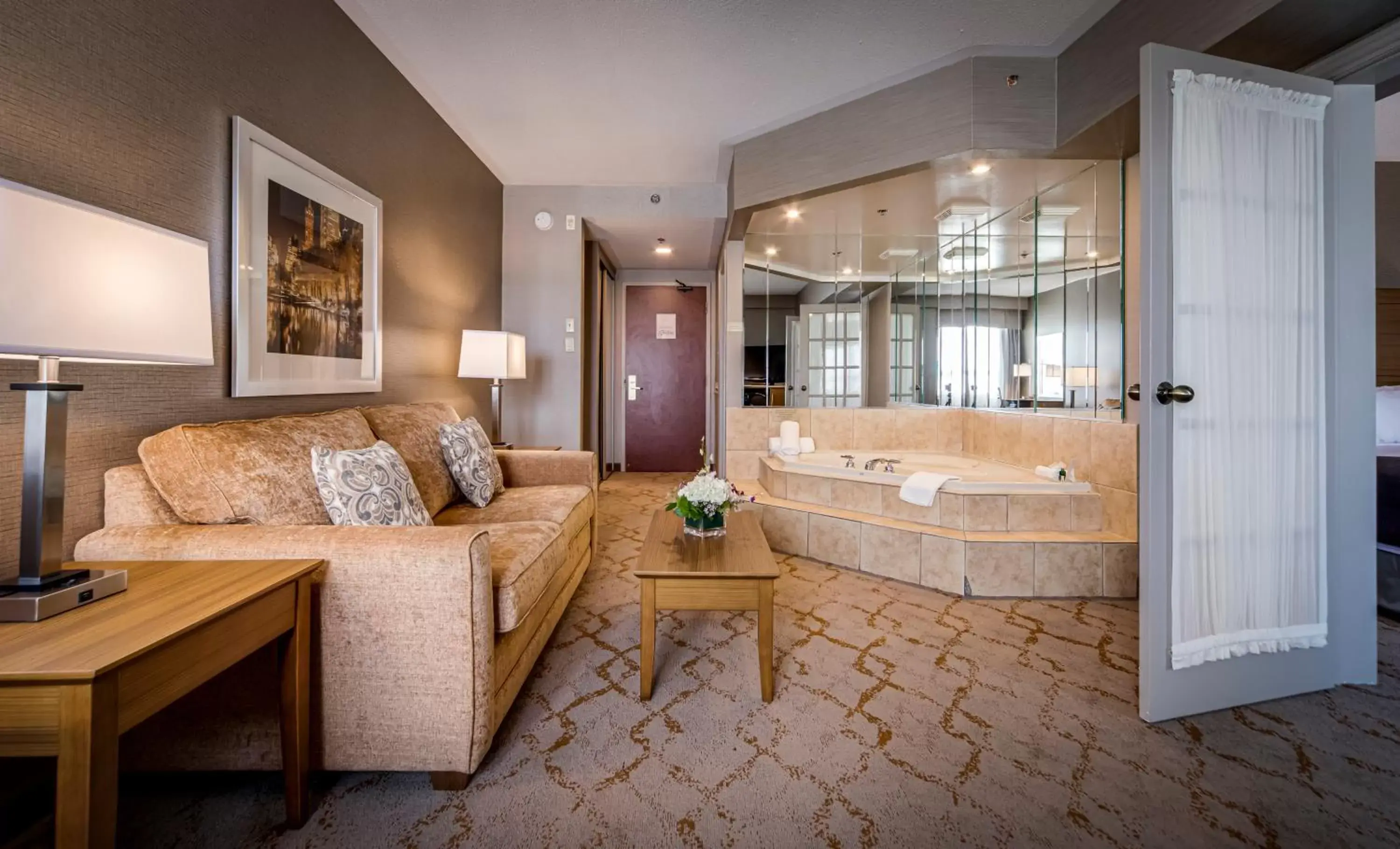 Living room, Seating Area in Monte Carlo Inn Vaughan Suites
