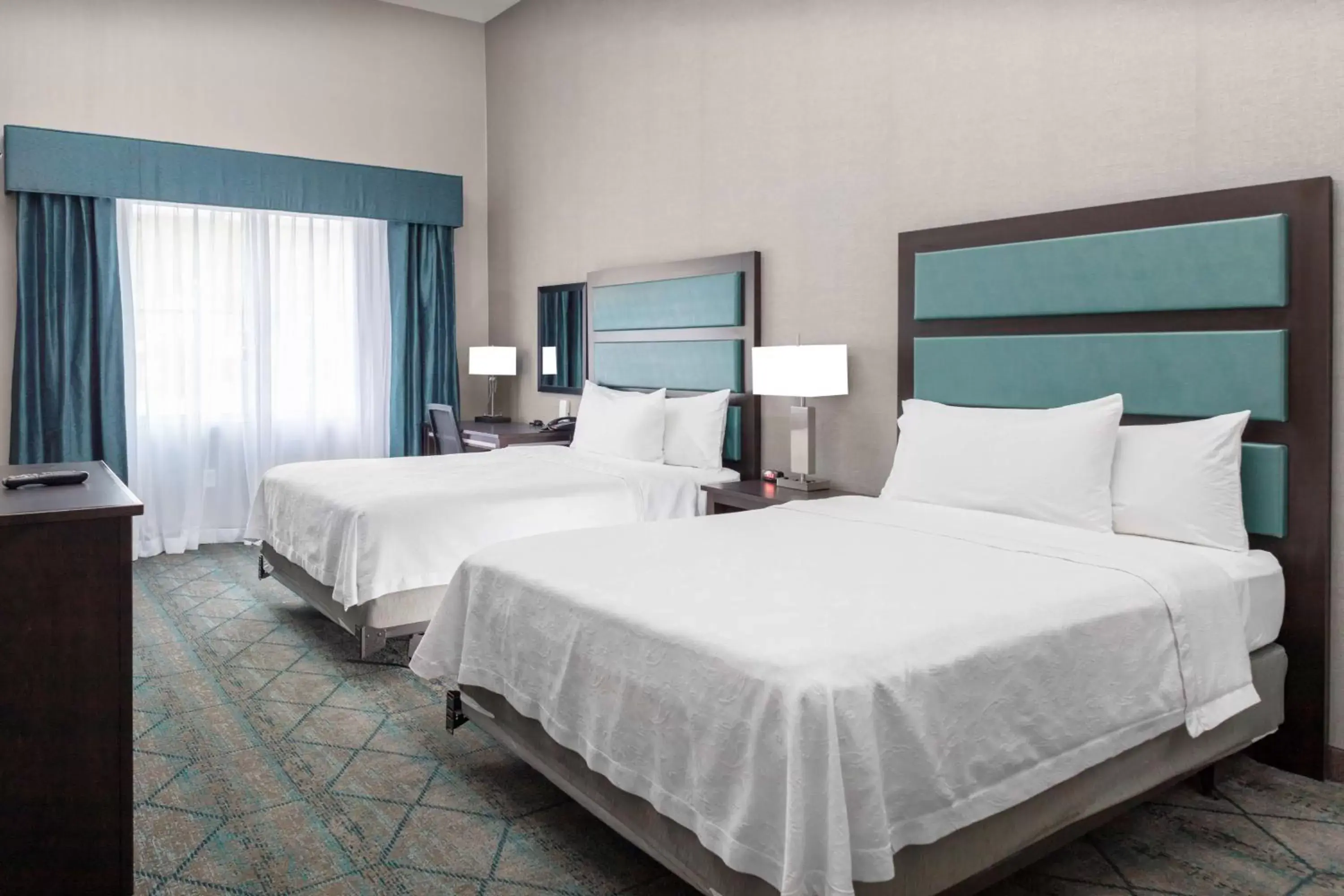 Two Bedroom Suite with One King and Two Queen Beds - Non-Smoking in Homewood Suites by Hilton Phoenix Airport South Two Bedroom Suite with One King and Two Queen Beds - Non-Smoking in Homewood Suites by Hilton Phoenix Airport South