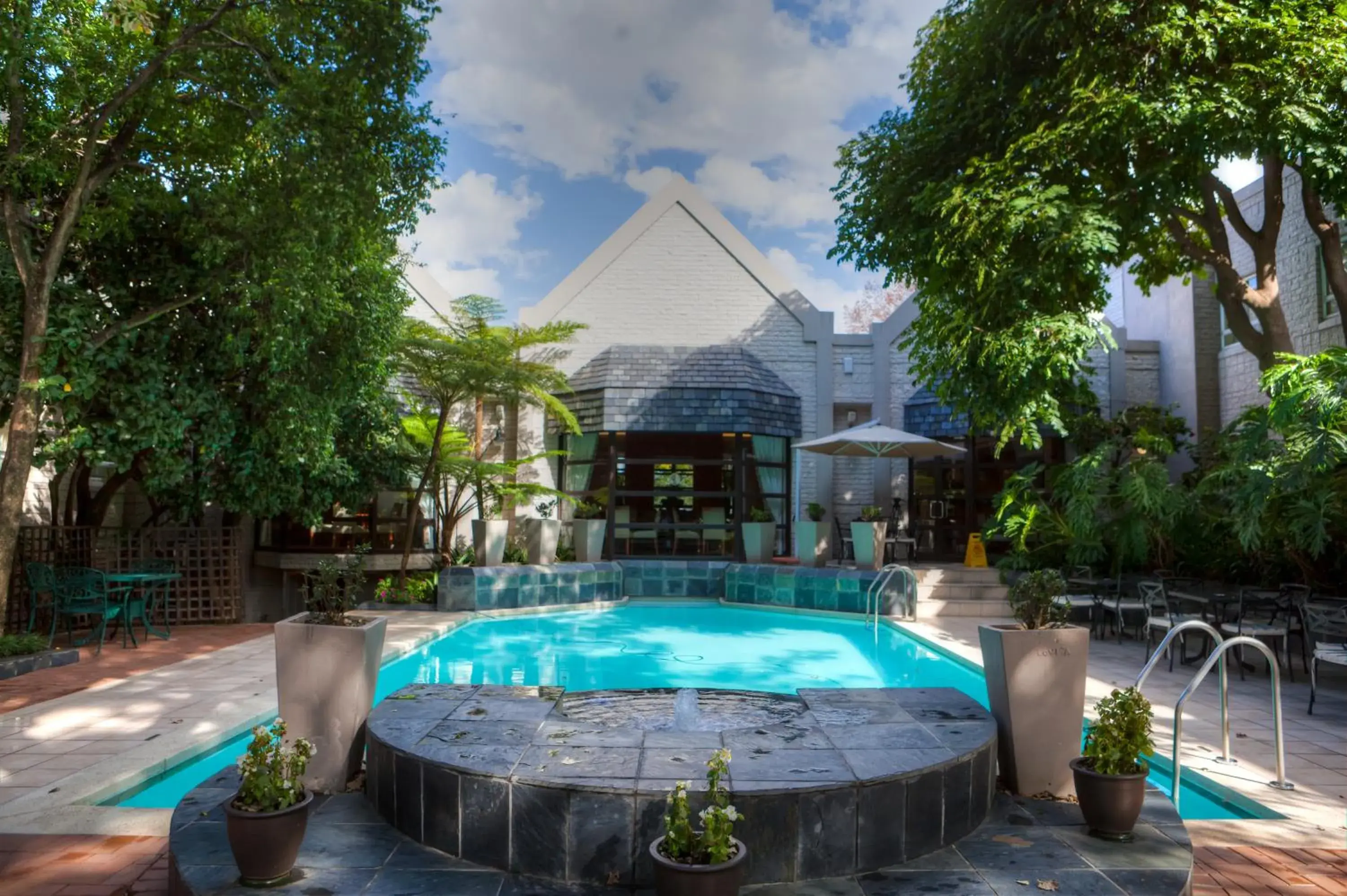 Patio, Swimming Pool in City Lodge Hotel Sandton, Katherine Street