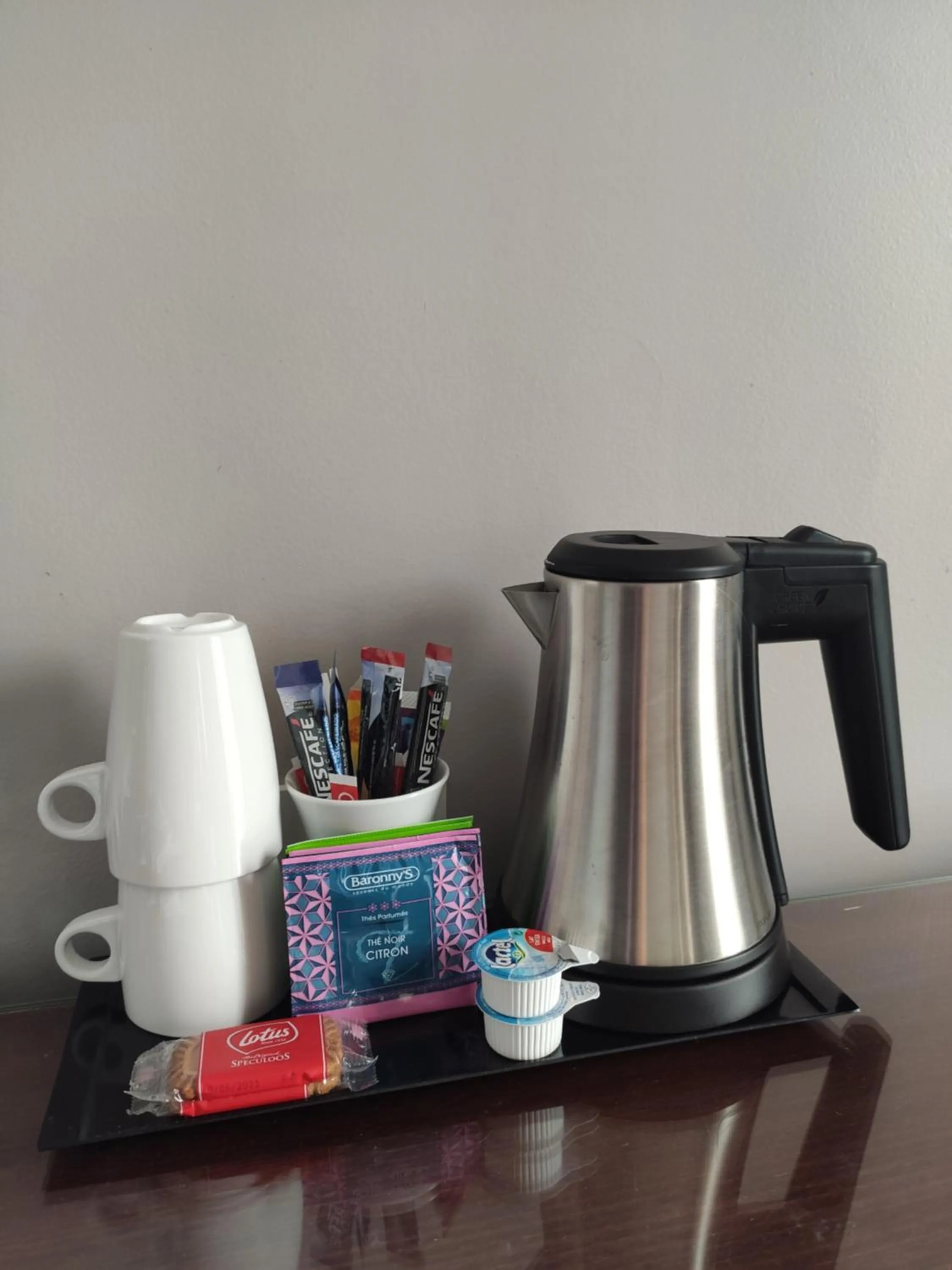 Coffee/tea facilities in Hôtel Le Relais Saint Charles
