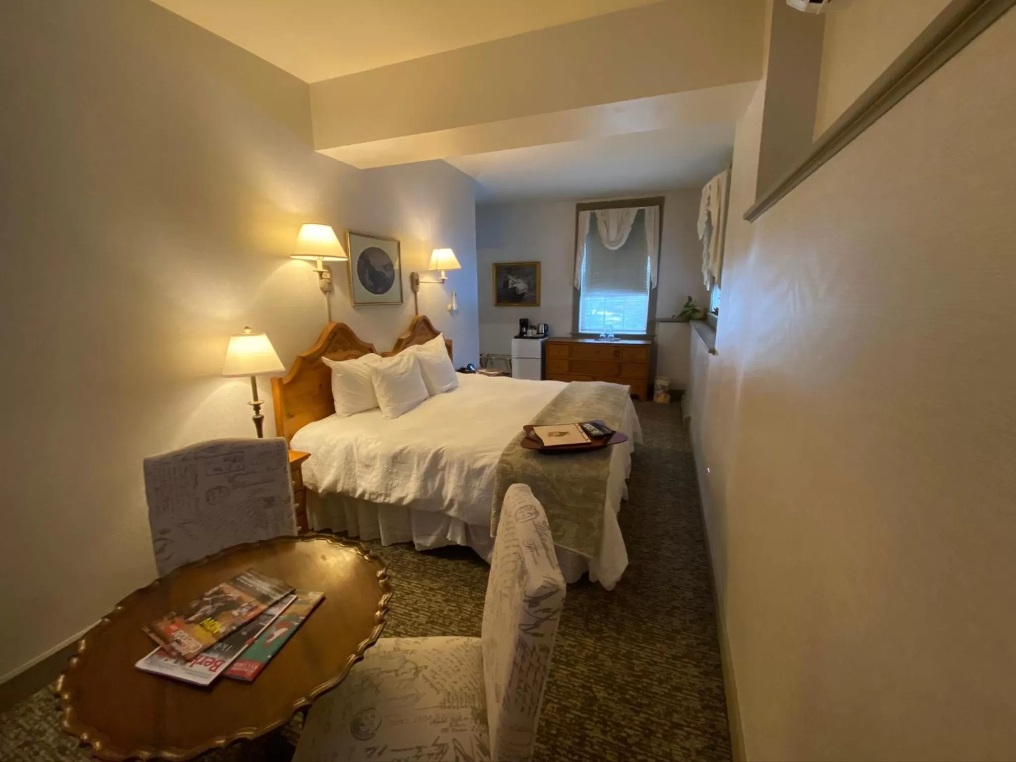 Photo of the whole room, Bed in Chambery Inn