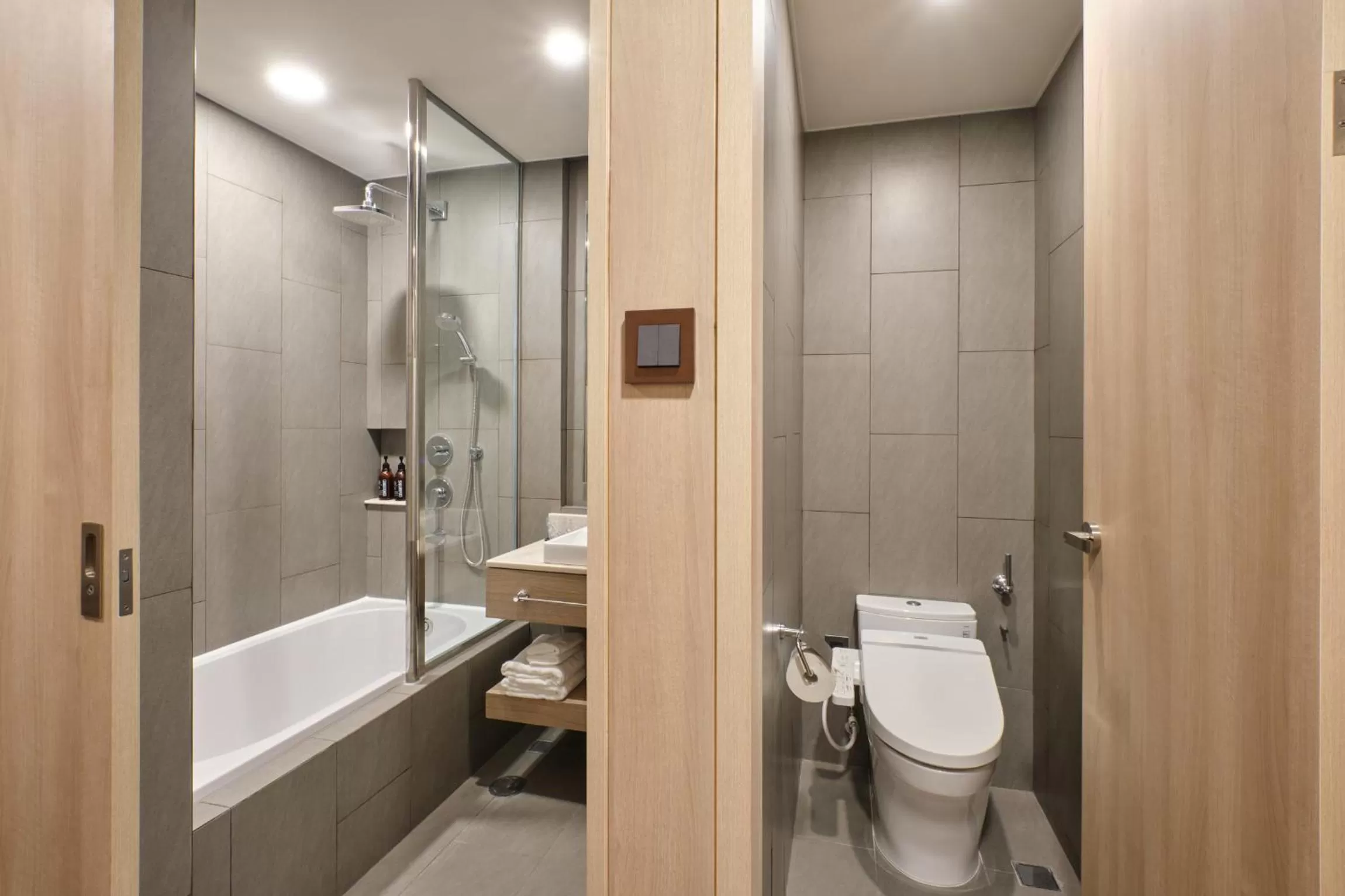 Shower in Sotetsu Grand Fresa Saigon