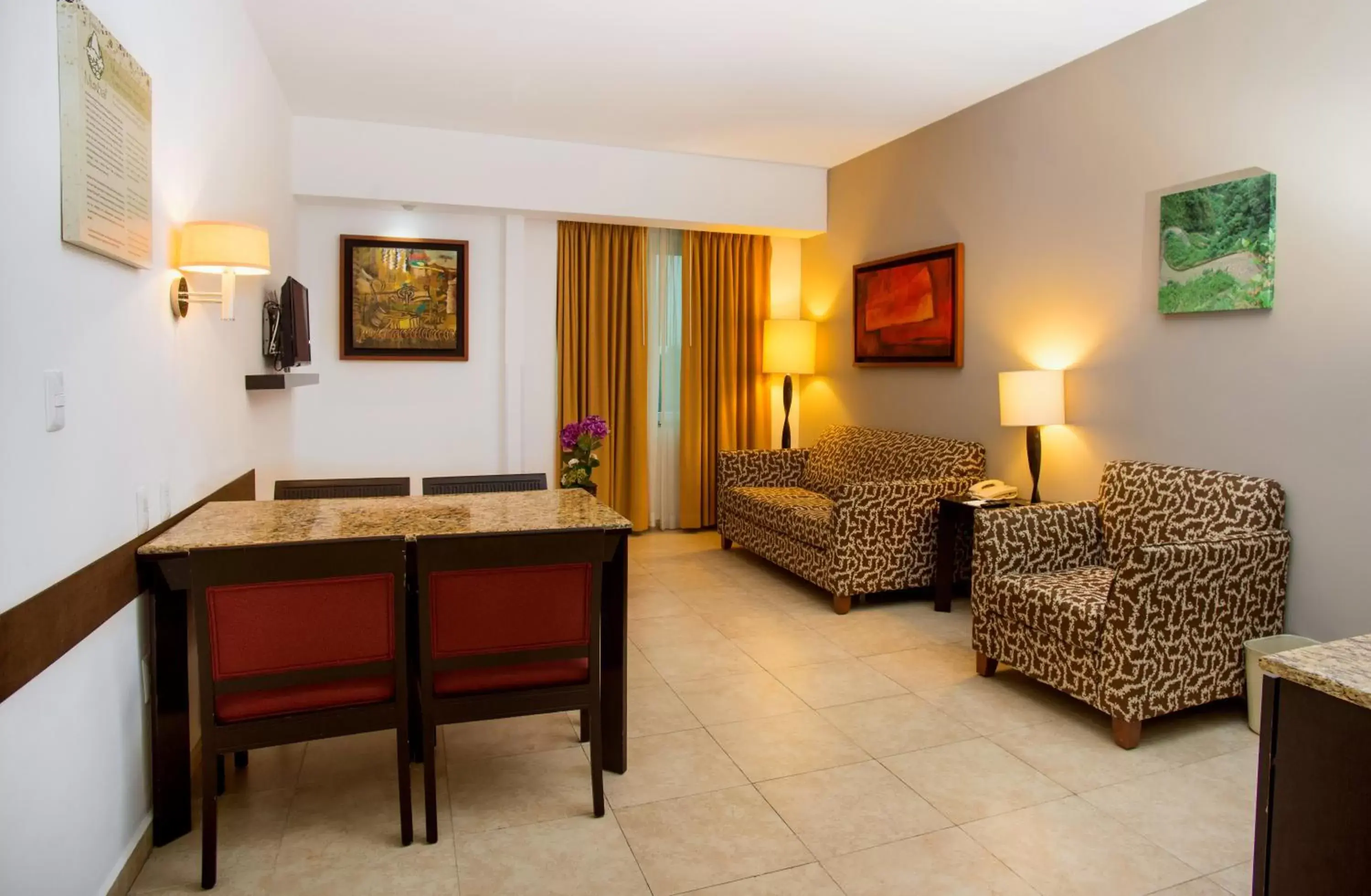 Photo of the whole room, Seating Area in Holiday Inn Express Tapachula, an IHG Hotel
