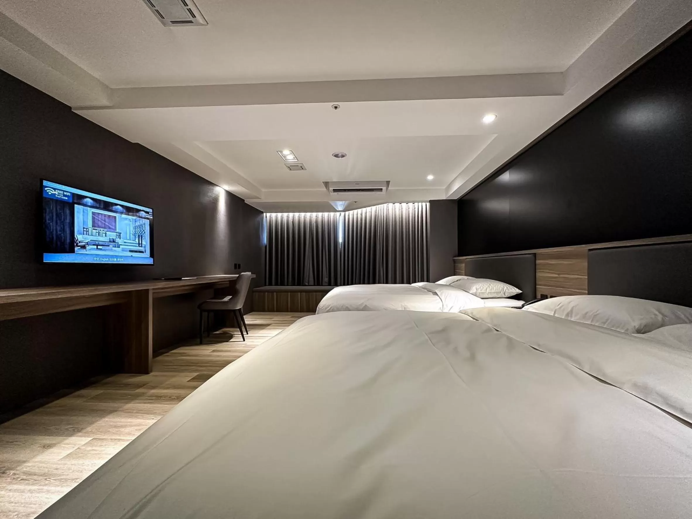 Bed in Autumn Willow Hotel