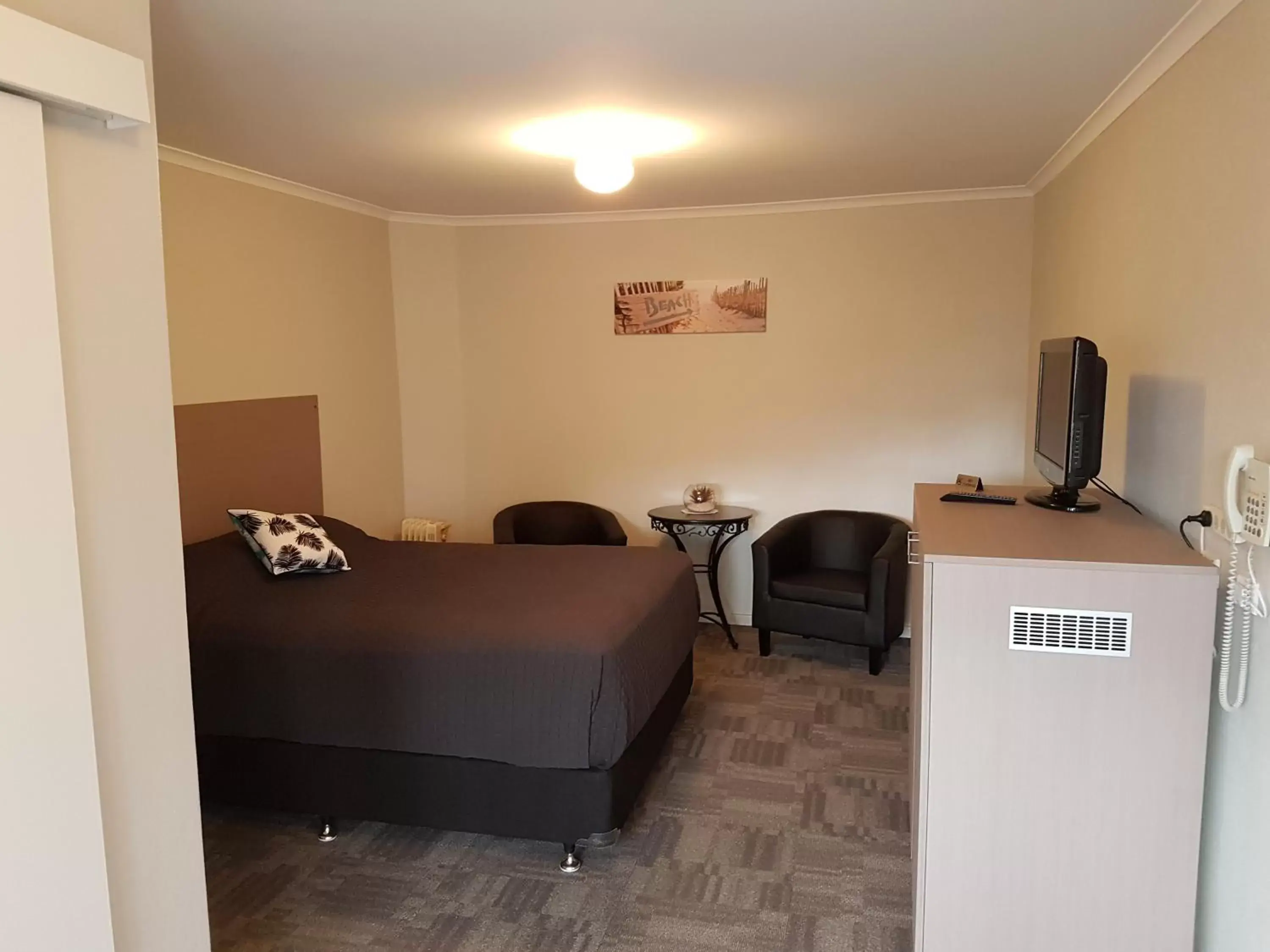 Photo of the whole room, Room Photo in Mandurah Foreshore Motel