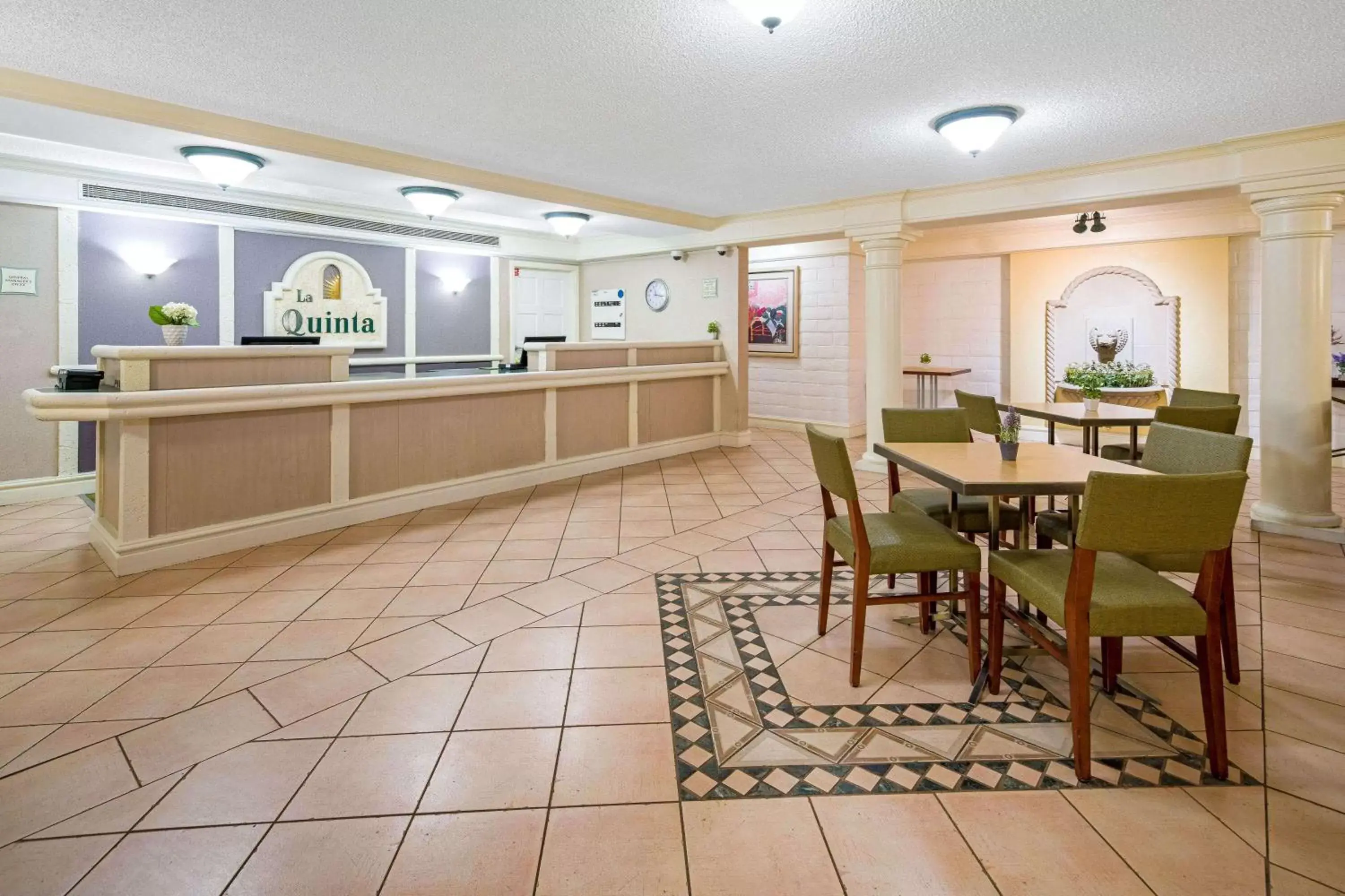 Lobby or reception, Restaurant/Places to Eat in La Quinta Inn by Wyndham San Diego Vista