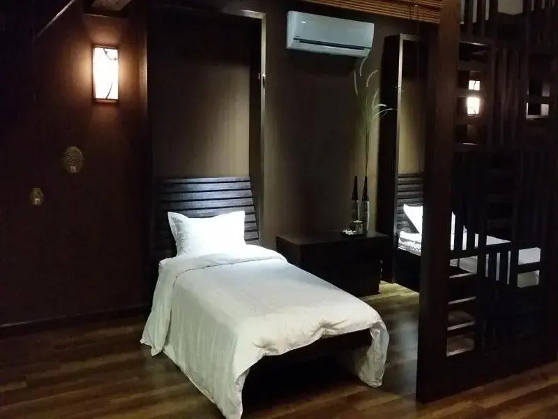 Bed in Miracle Suite