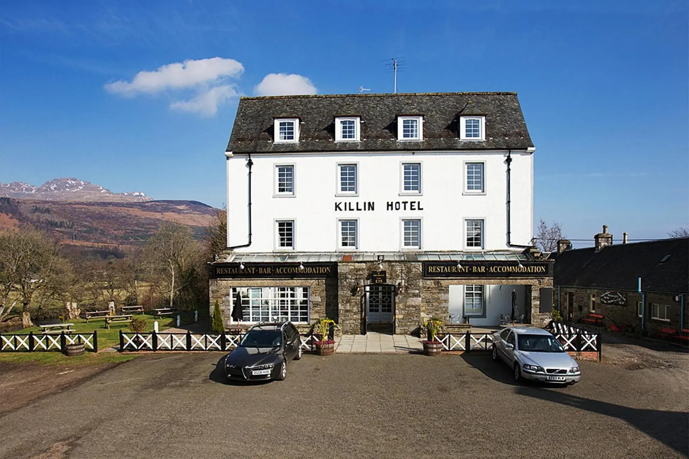 Facade/entrance, Property Building in Killin Hotel