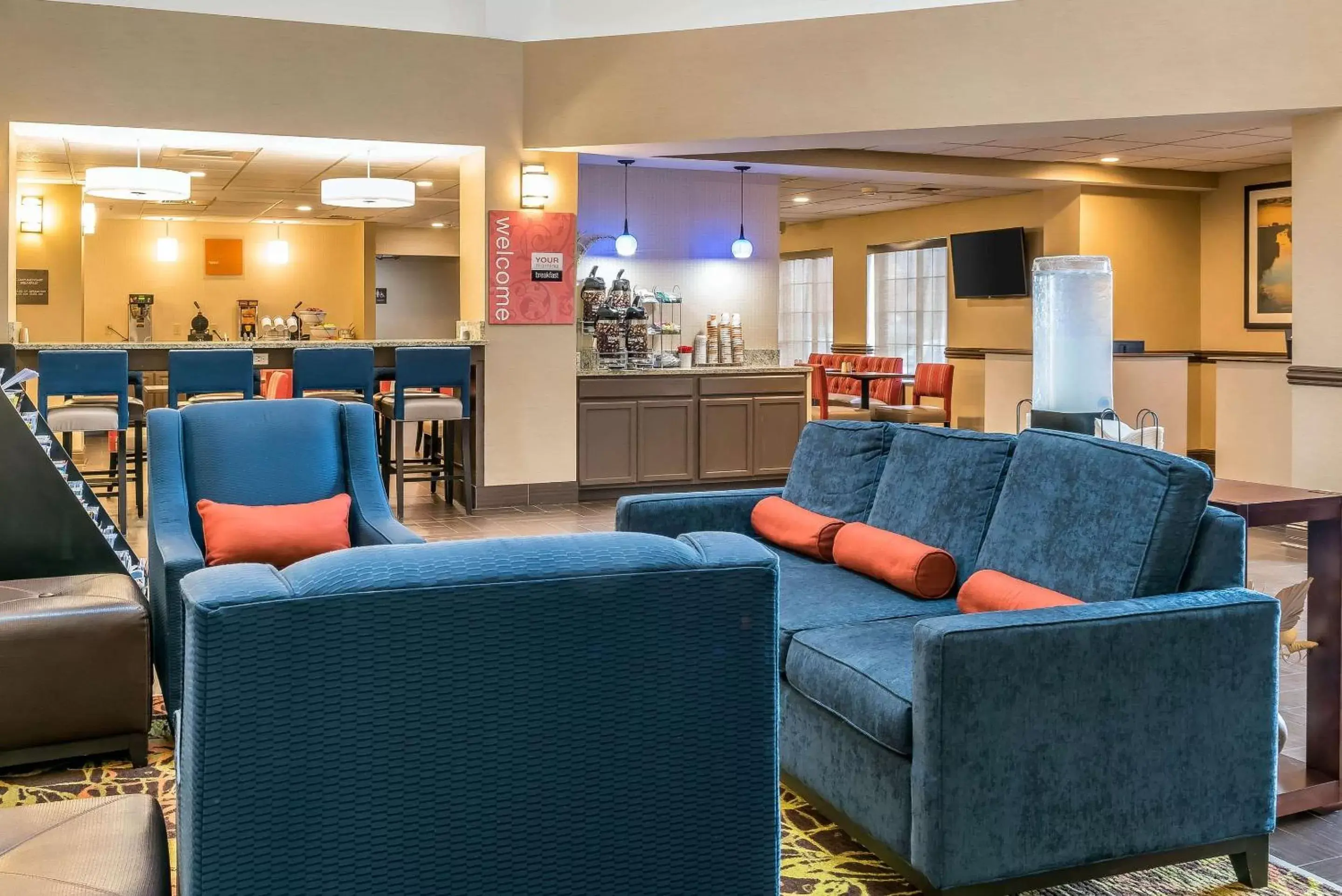 Lobby or reception, Lounge/Bar in Comfort Suites Springfield