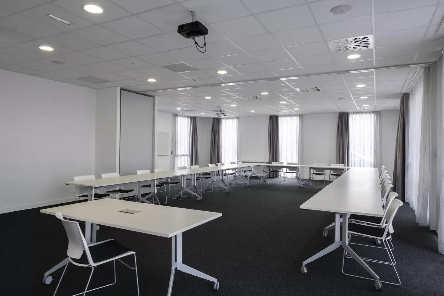 Business facilities in Akena Nantes Atlantis