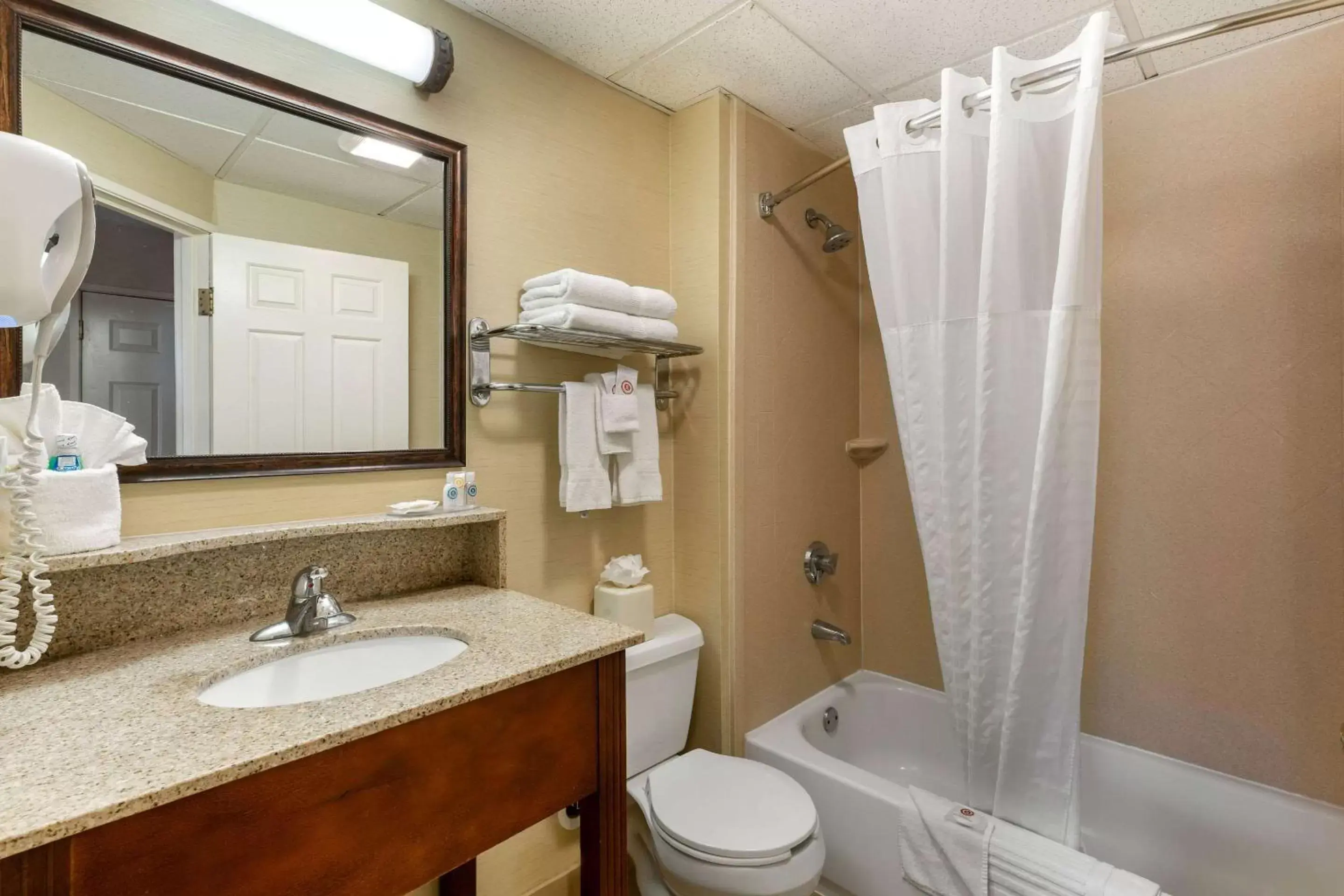 Photo of the whole room, Bathroom in Comfort Inn Auburn-Worcester