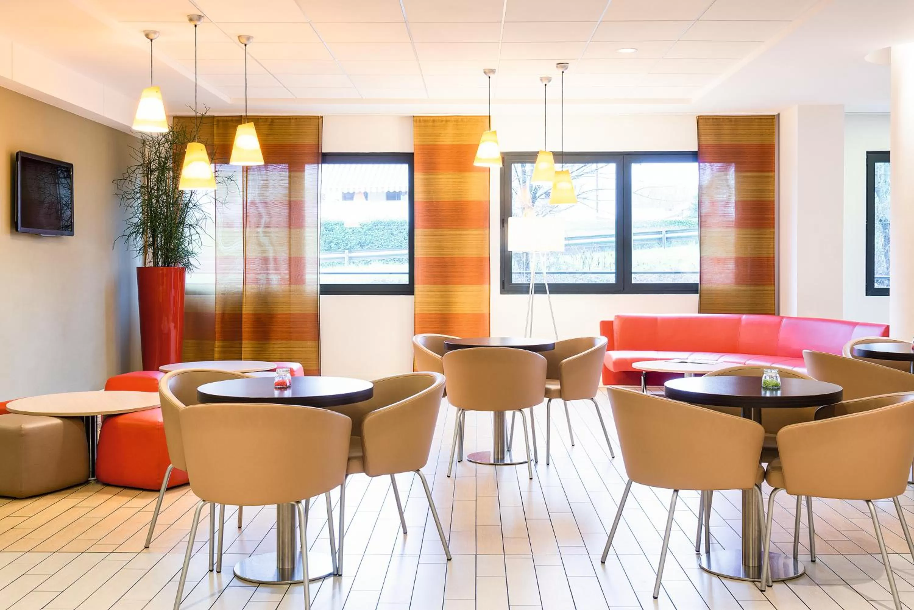 Lounge or bar in Hotel Ibis Milano Malpensa