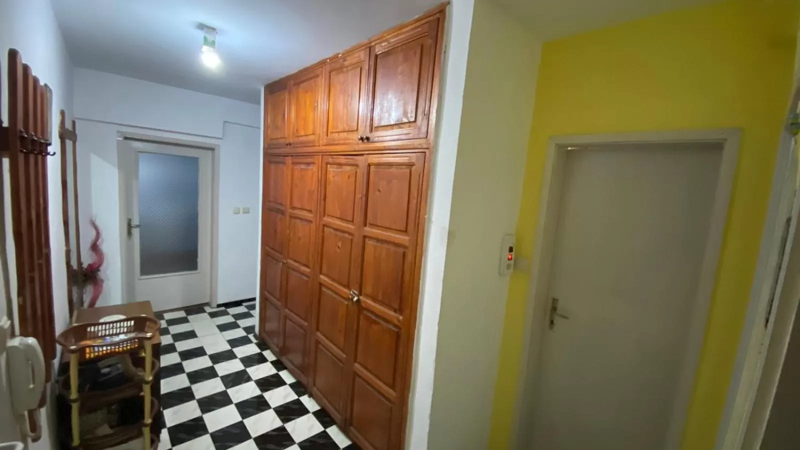 wardrobe, TV/Entertainment Center in Аria B&B