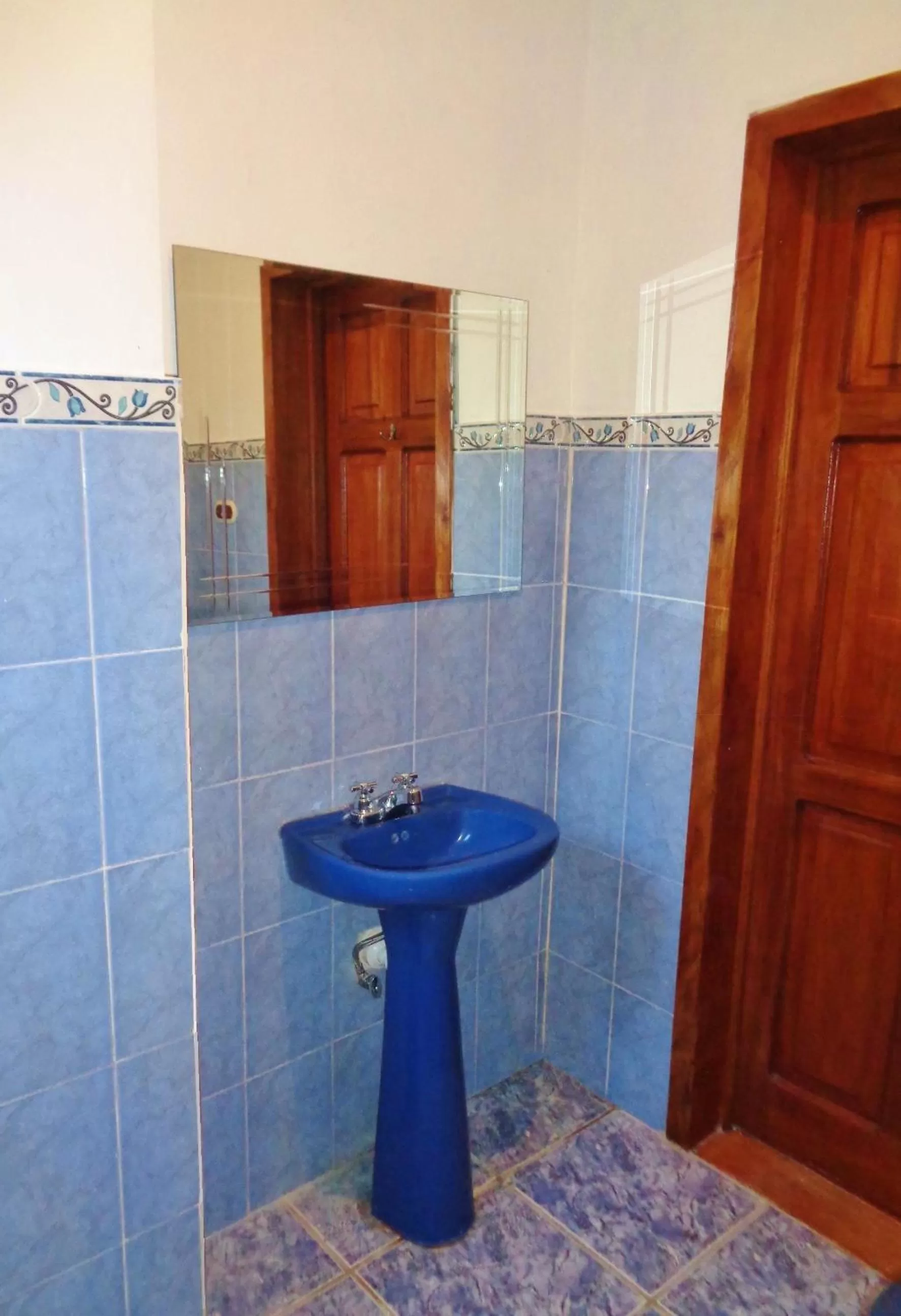 Shower in Livingston Resort Hotel