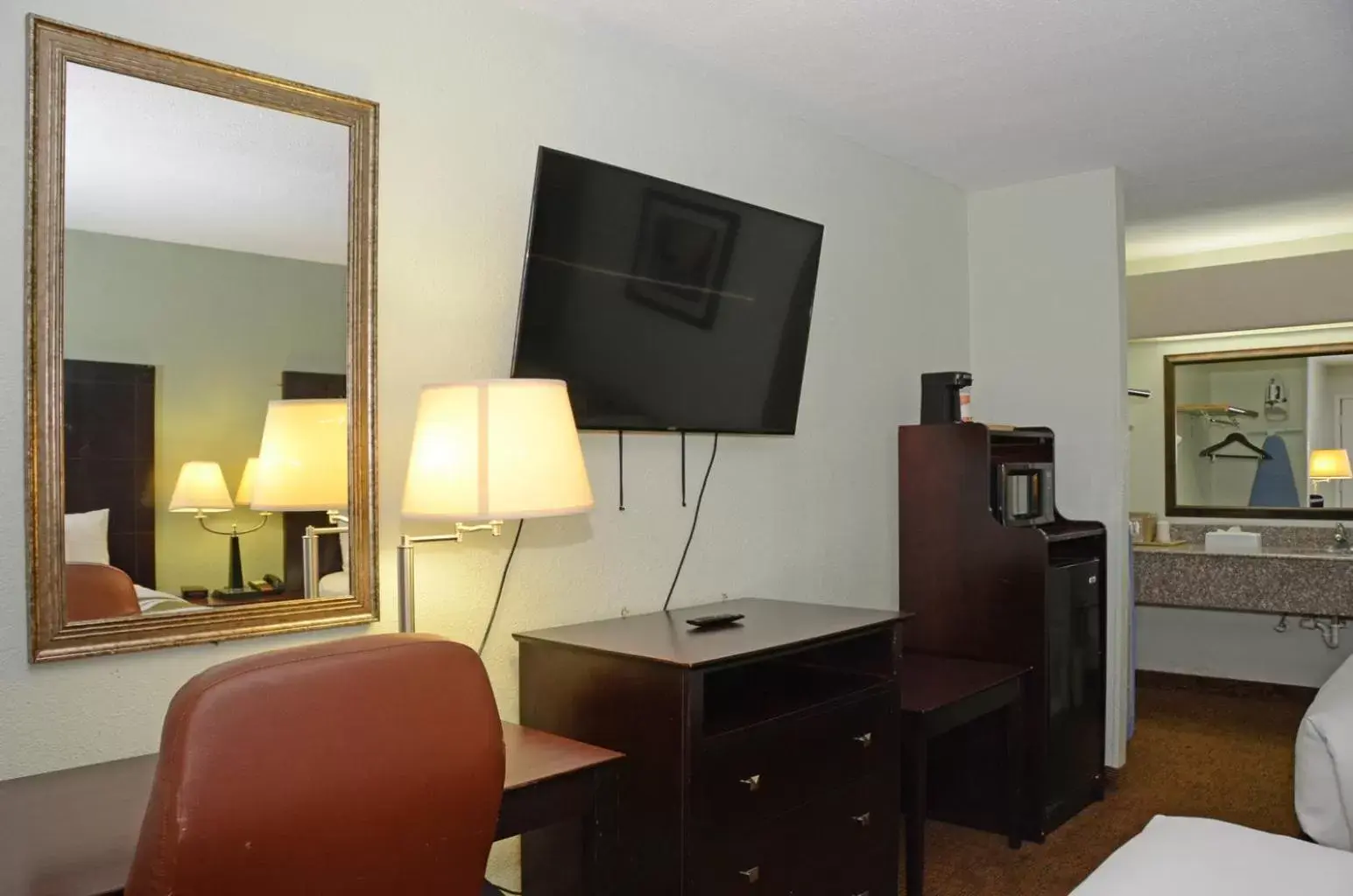 TV/Entertainment Center in Quality Inn & Suites