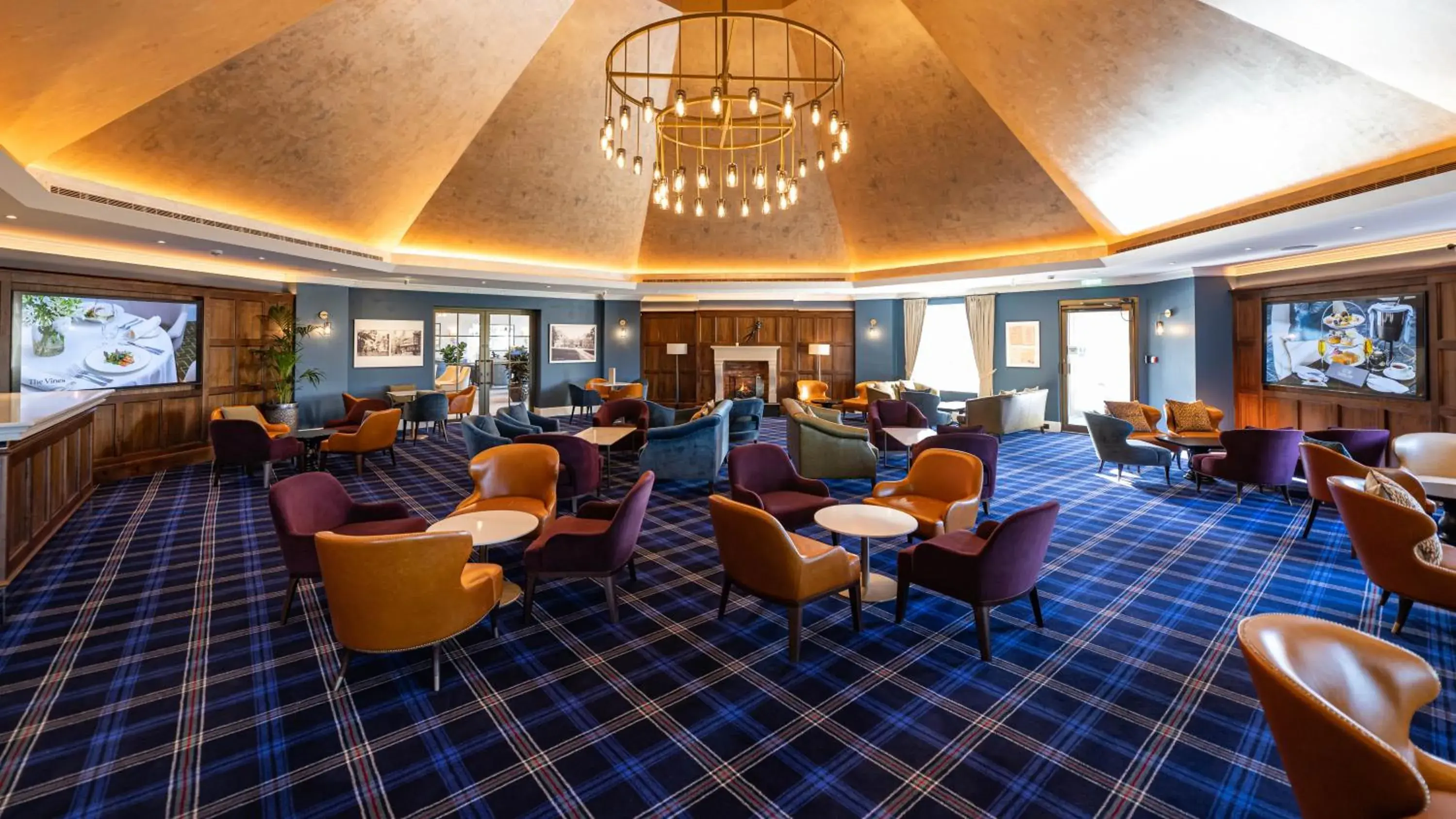Lounge or bar, Restaurant/Places to Eat in Carden Park Hotel, Golf Resort and Spa