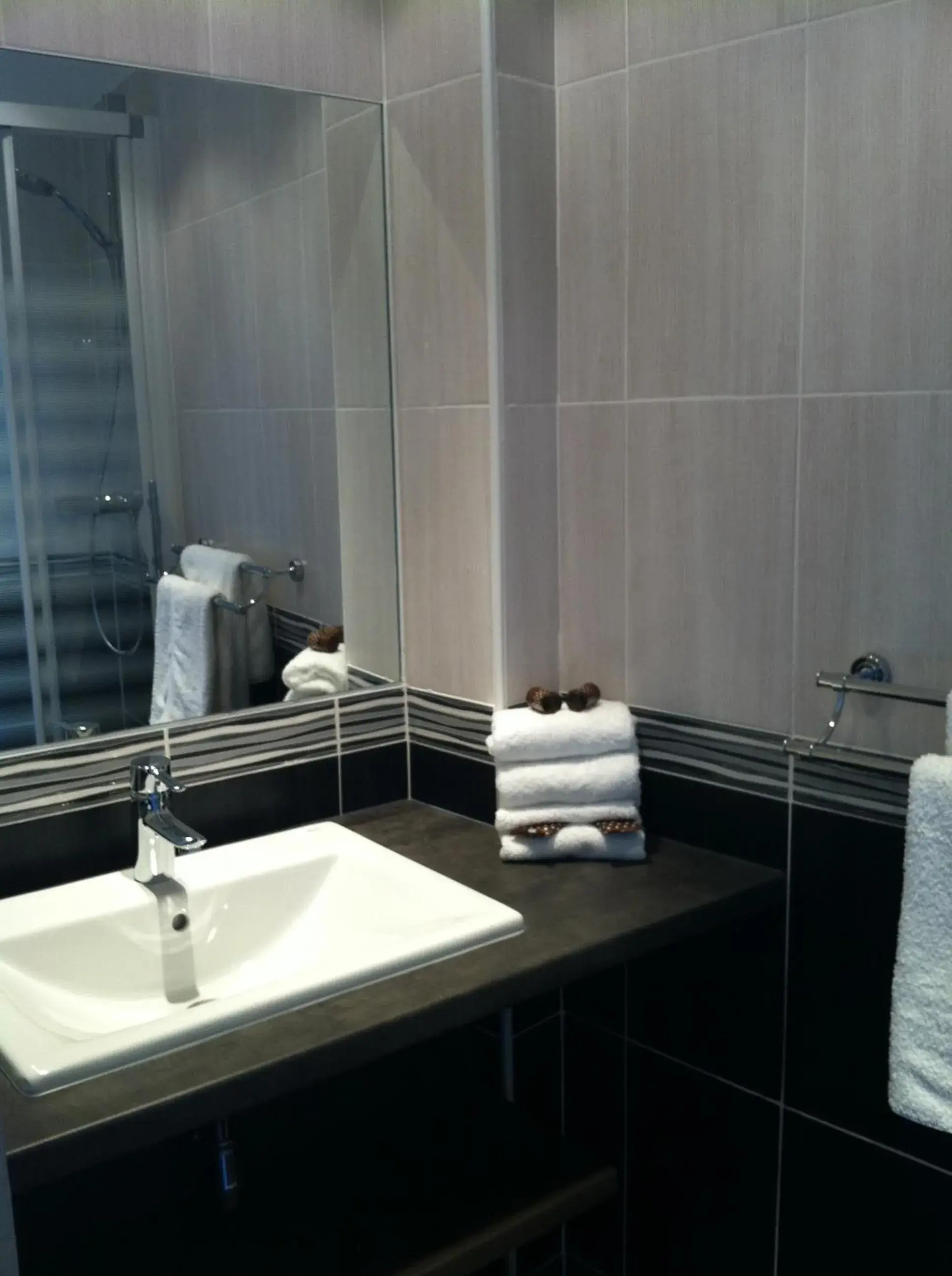 Bathroom in Hotel Le Revest