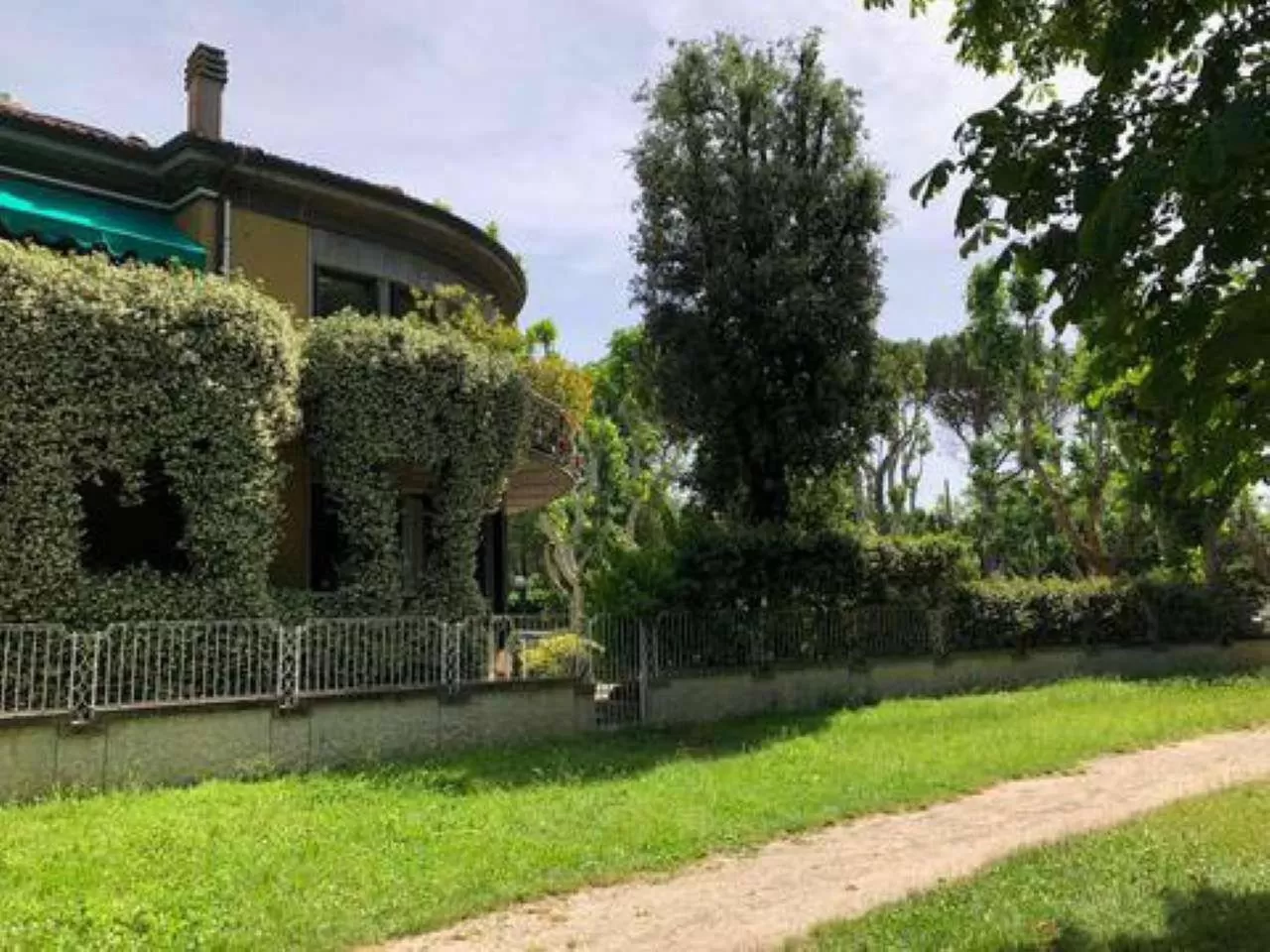 Property building in Villa Mase