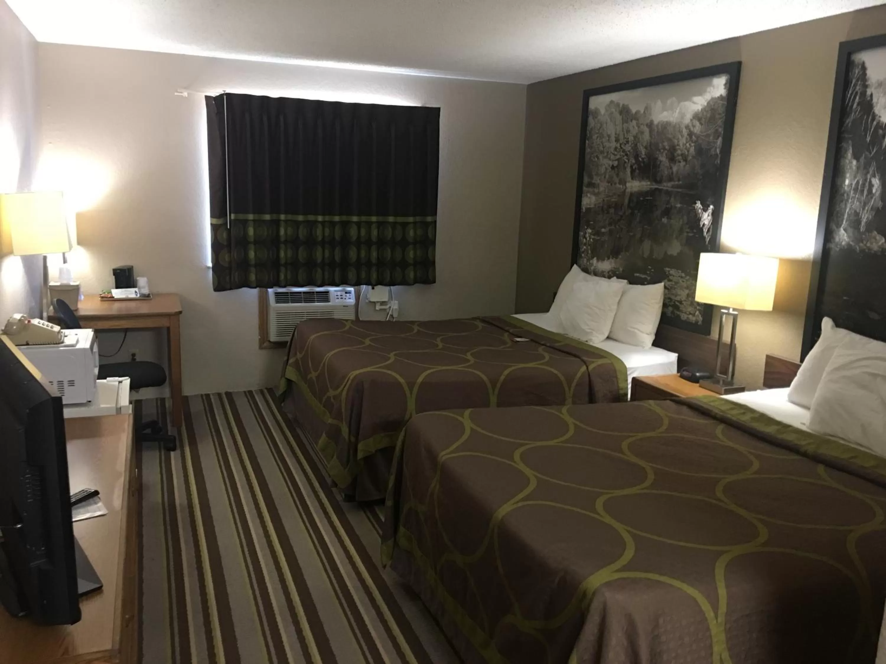 Bed in Super 8 by Wyndham Blue Earth