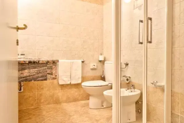 Bathroom in Hotel La Locanda
