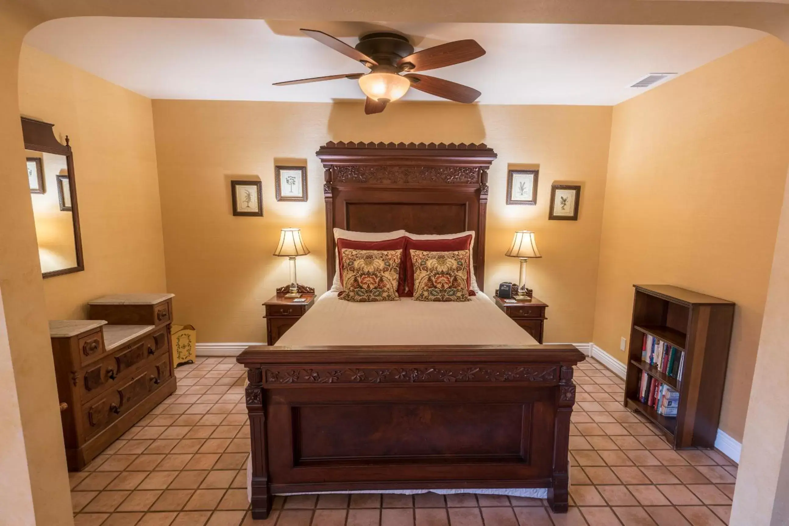 Queen Studio with Kitchen - Five in Harbor House Inn Queen Studio with Kitchen - Five in Harbor House Inn