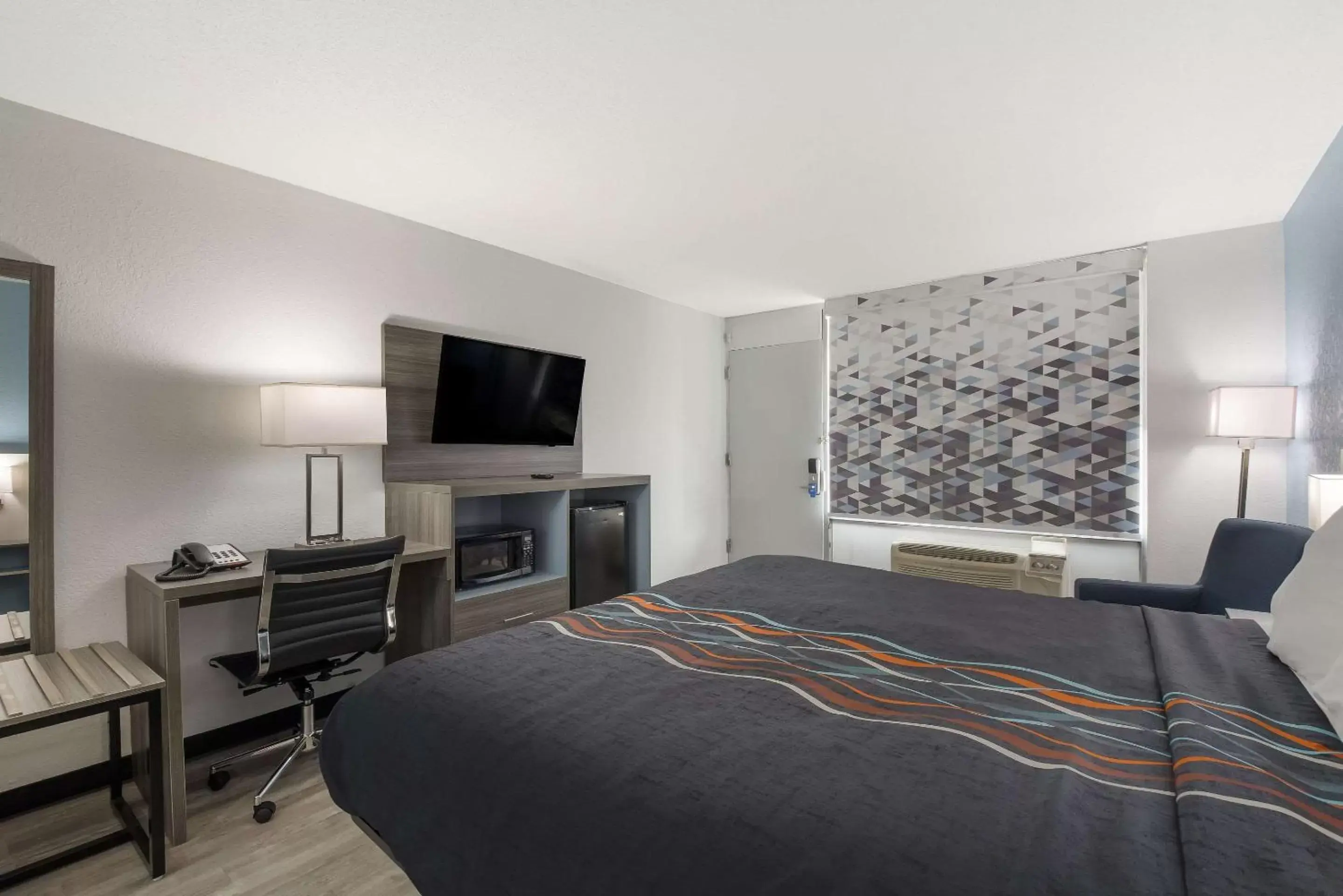 Bedroom, Bed in Rodeway Inn Cleveland TN I-75 Bedroom, Bed in Rodeway Inn Cleveland TN I-75