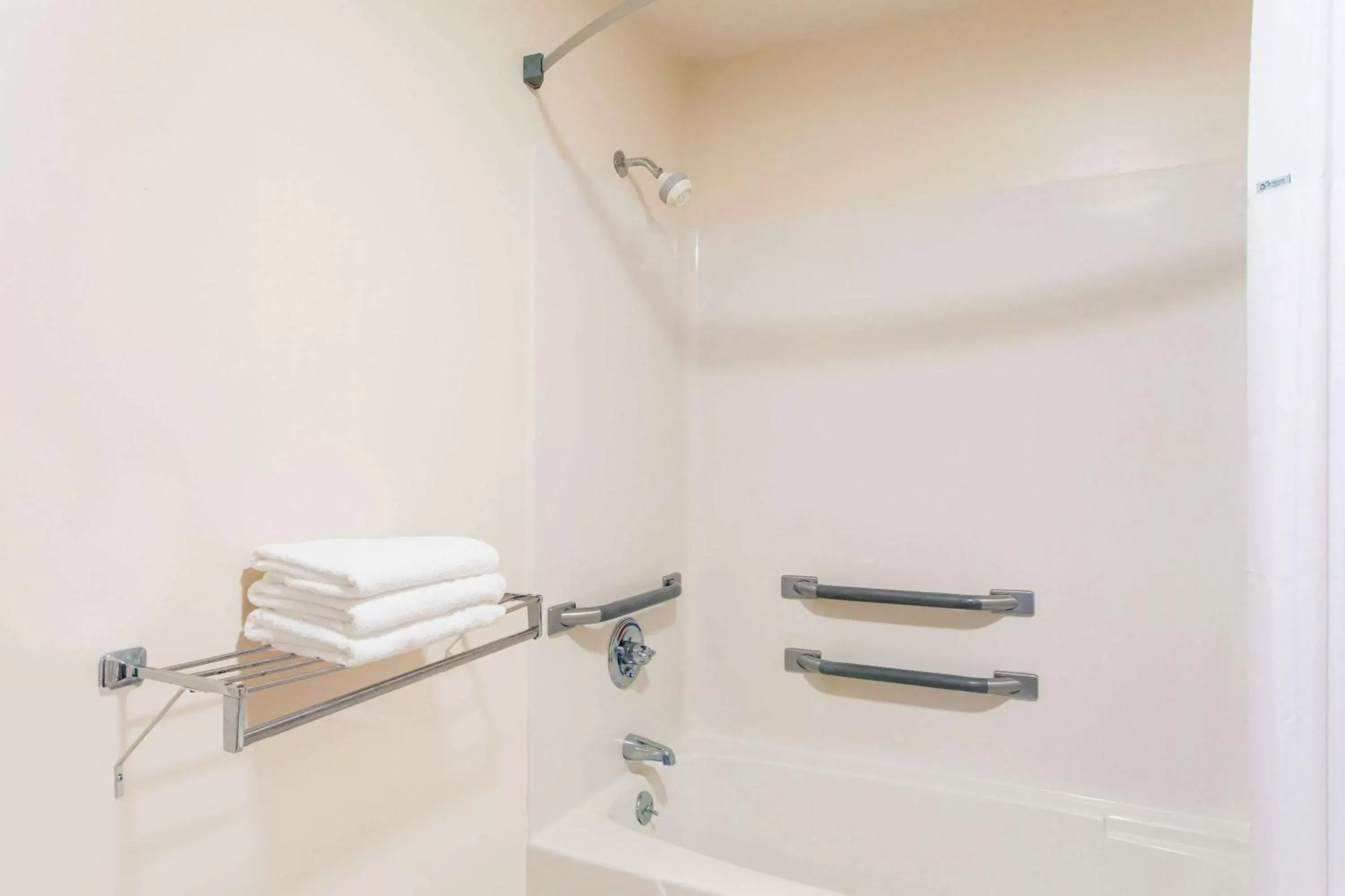 Photo of the whole room in Days Inn by Wyndham Picayune Photo of the whole room in Days Inn by Wyndham Picayune