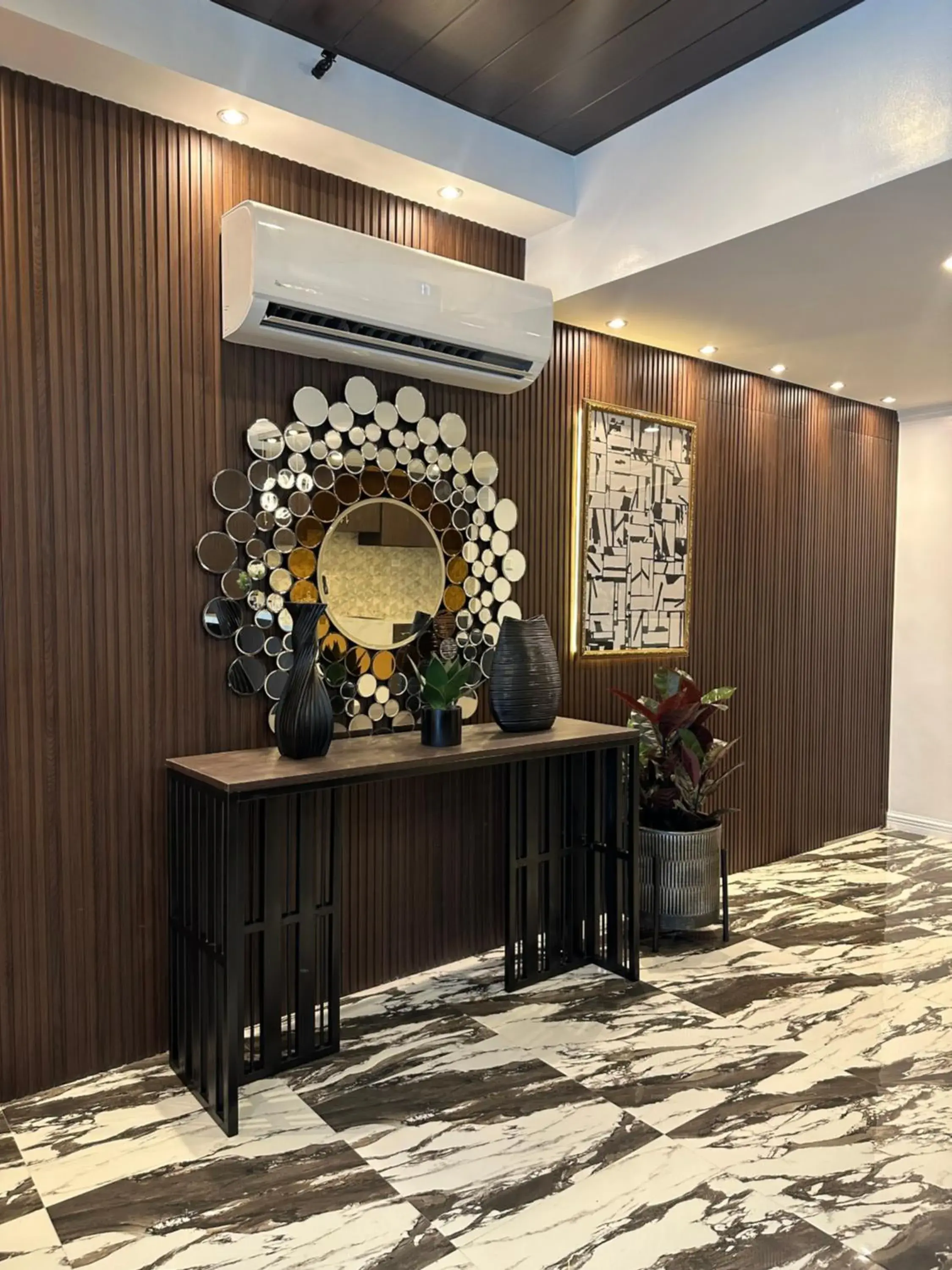 Decorative detail, Lobby/Reception in Mpt Suites